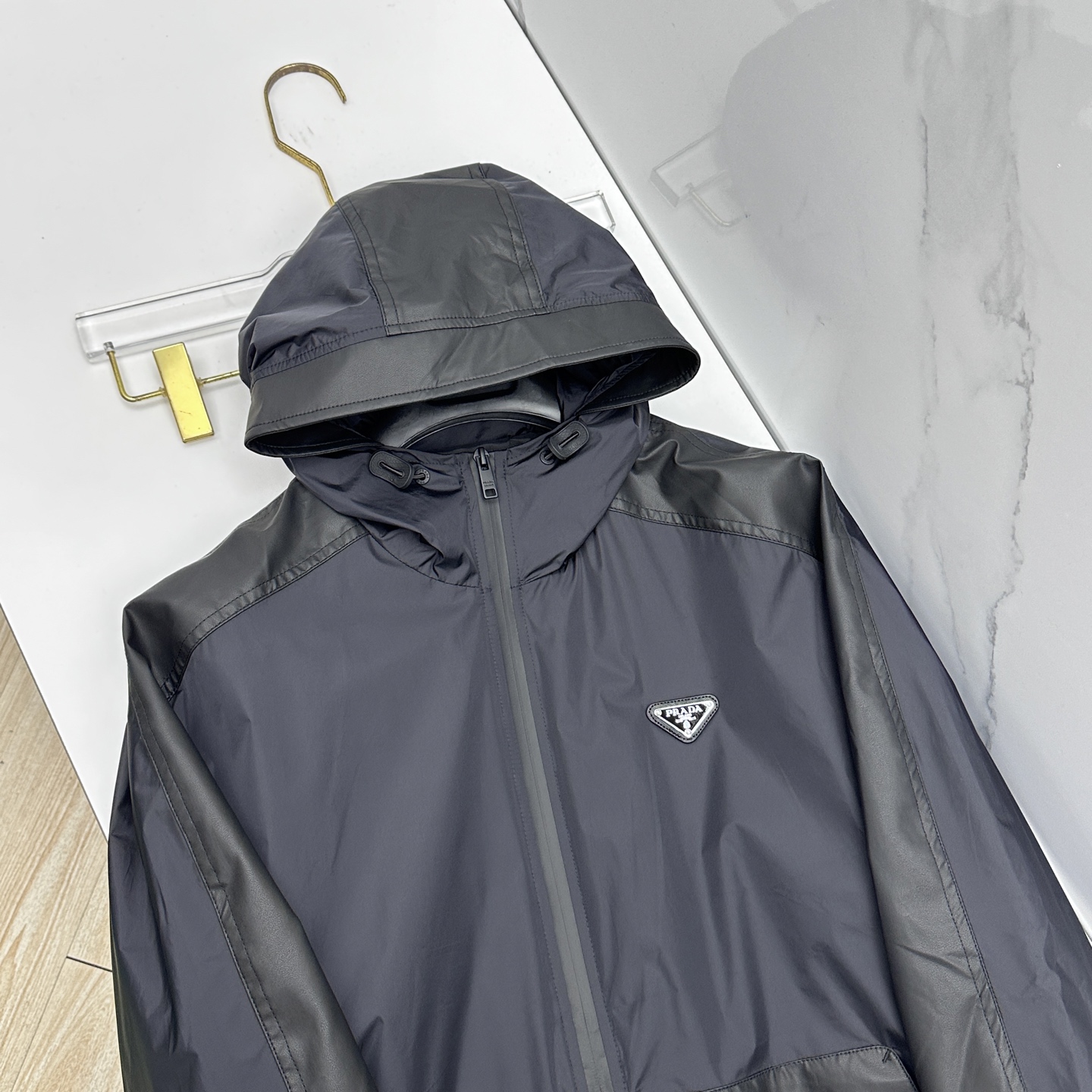 🆕Prada 普拉达 2026ss春季新款连帽夹克外套全高端版本！高定专柜面料辅料，透气舒适度高，细节无