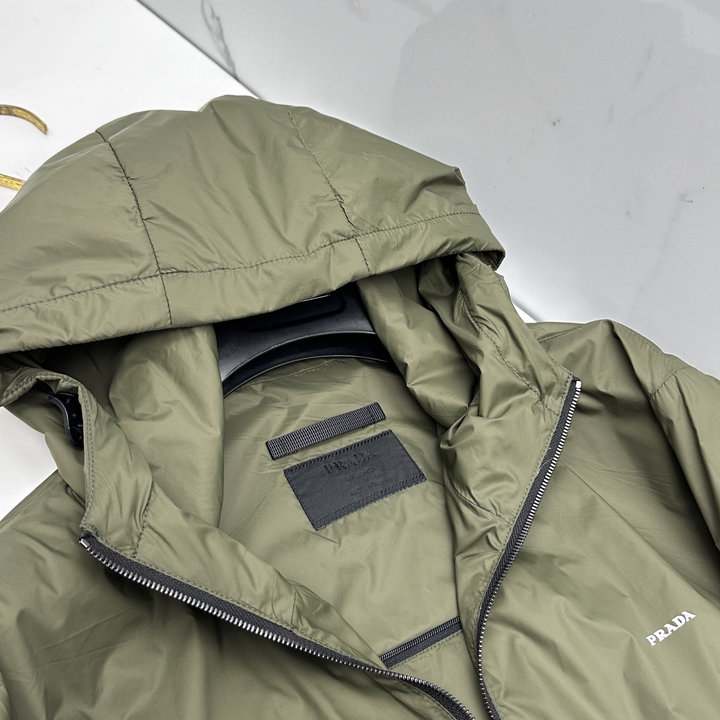 🆕 Prada 普拉达 2026ss春季新款连帽夹克外套全高端版本！高定专柜面料辅料，透气舒适度高，细节