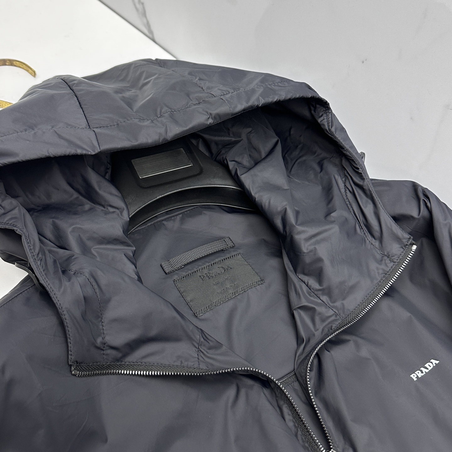 🆕 Prada 普拉达 2026ss春季新款连帽夹克外套全高端版本！高定专柜面料辅料，透气舒适度高，细节