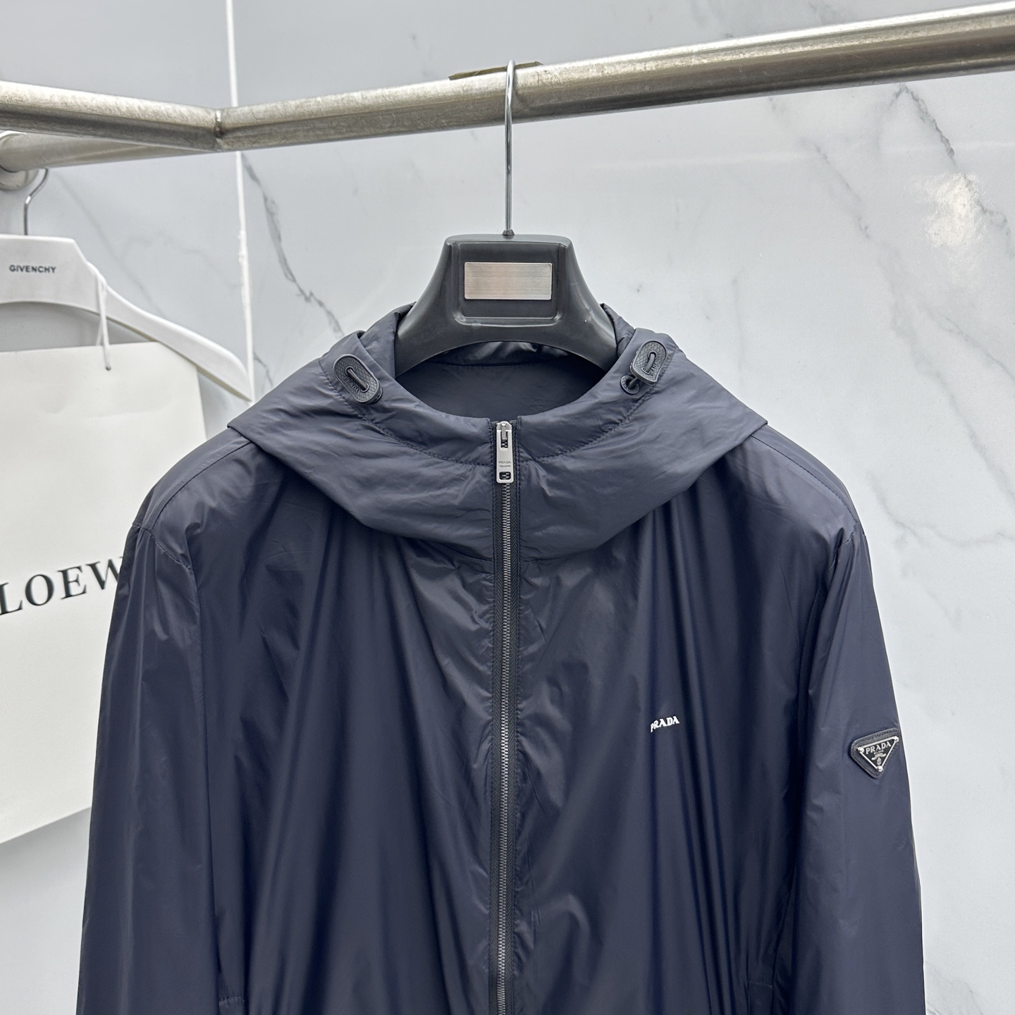 🆕 Prada 普拉达 2026ss春季新款连帽夹克外套全高端版本！高定专柜面料辅料，透气舒适度高，细节
