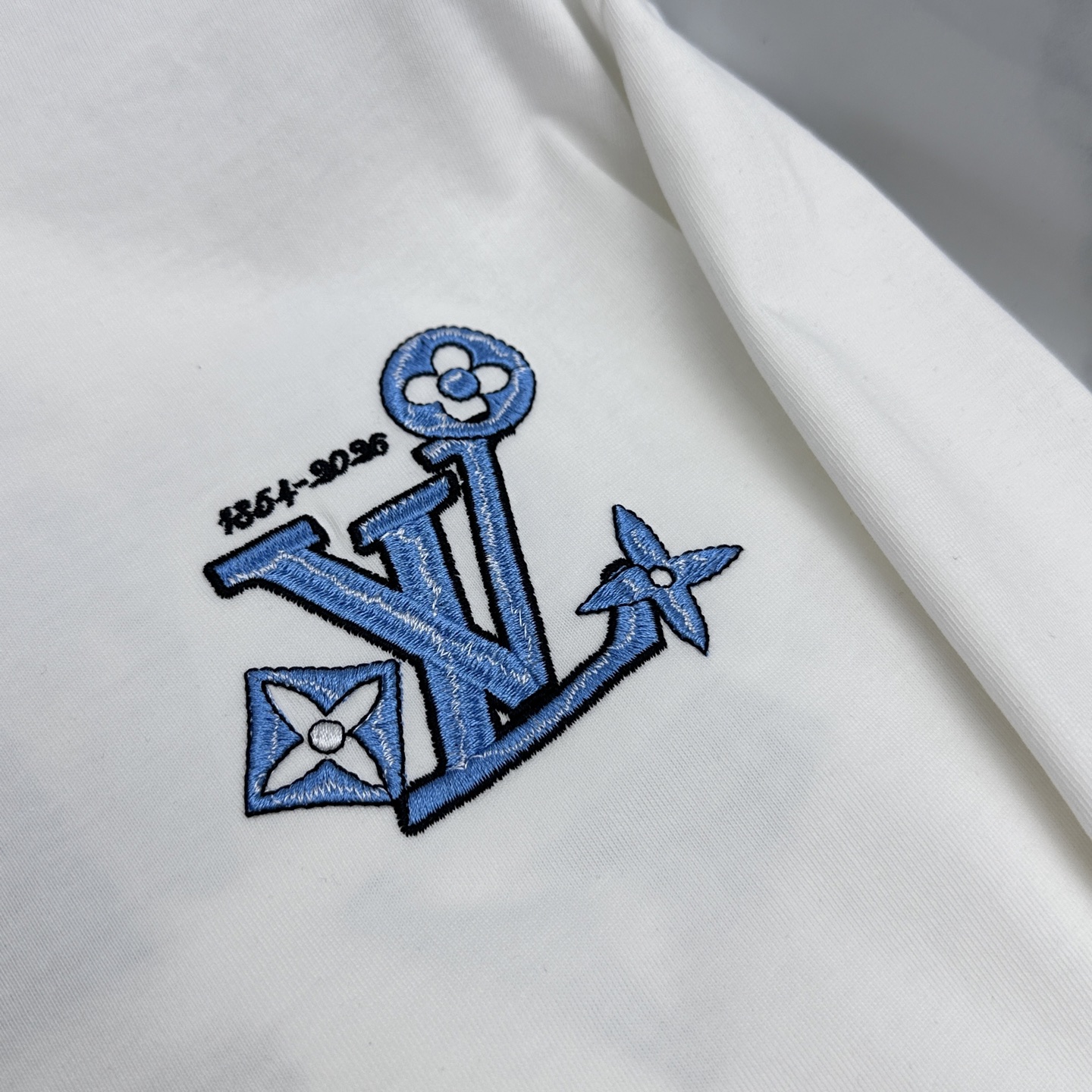 微阔🆕LV 新款首发专柜最新款短袖圆领T恤 前后logo刺绣 官网同款 高端订制 高端长绒棉面料.手感柔