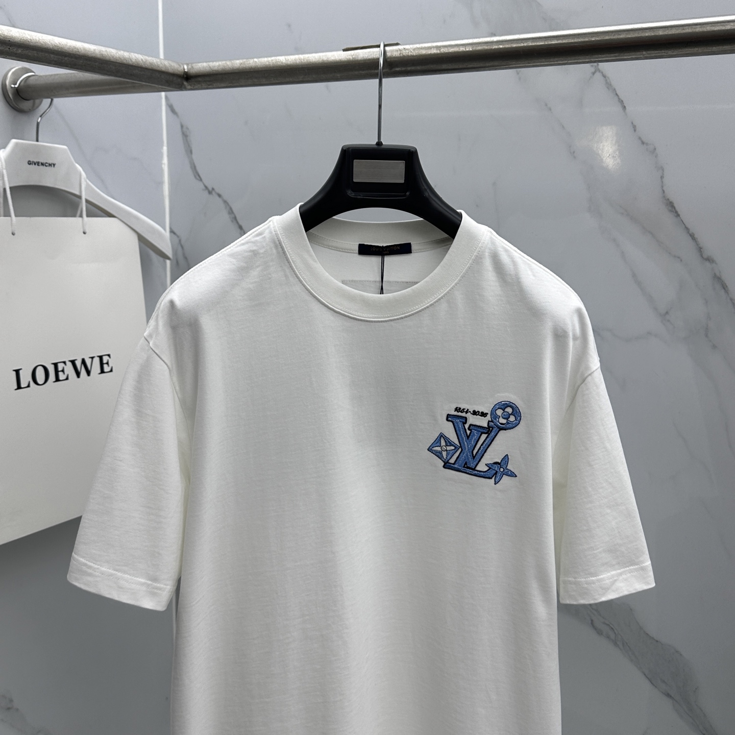 微阔🆕LV 新款首发专柜最新款短袖圆领T恤 前后logo刺绣 官网同款 高端订制 高端长绒棉面料.手感柔