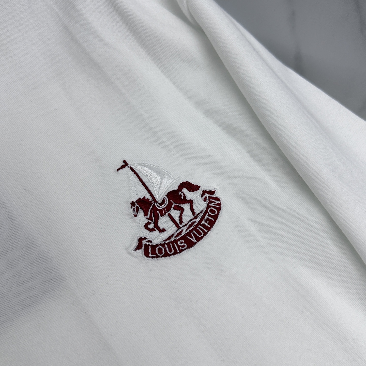 🆕LV路易威登 新款首发专柜最新款短袖圆领T恤 胸前logo刺绣 官网同款 高端订制 高端长绒棉面料.手