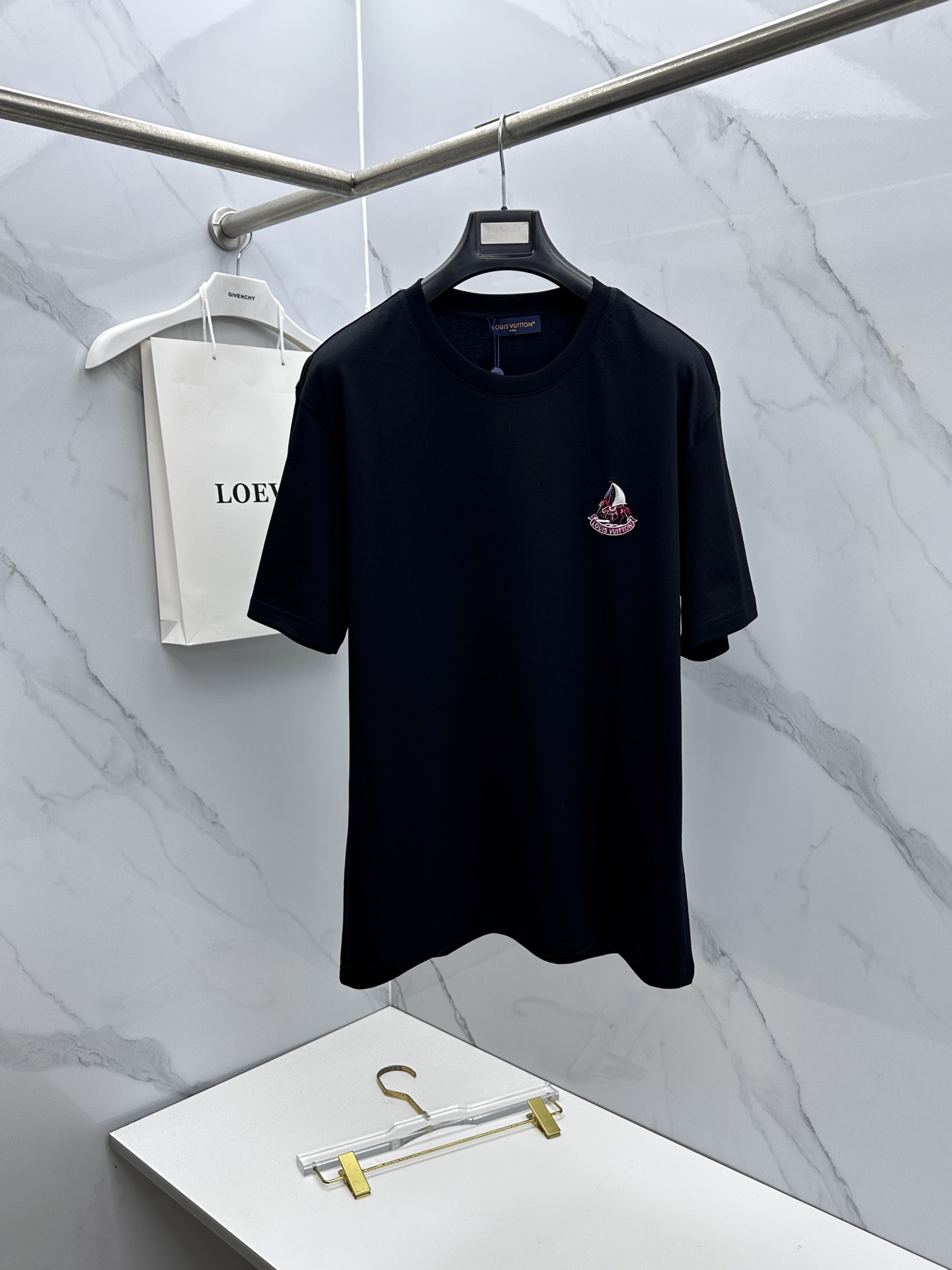 🆕LV路易威登 新款首发专柜最新款短袖圆领T恤 胸前logo刺绣 官网同款 高端订制 高端长绒棉面料.手