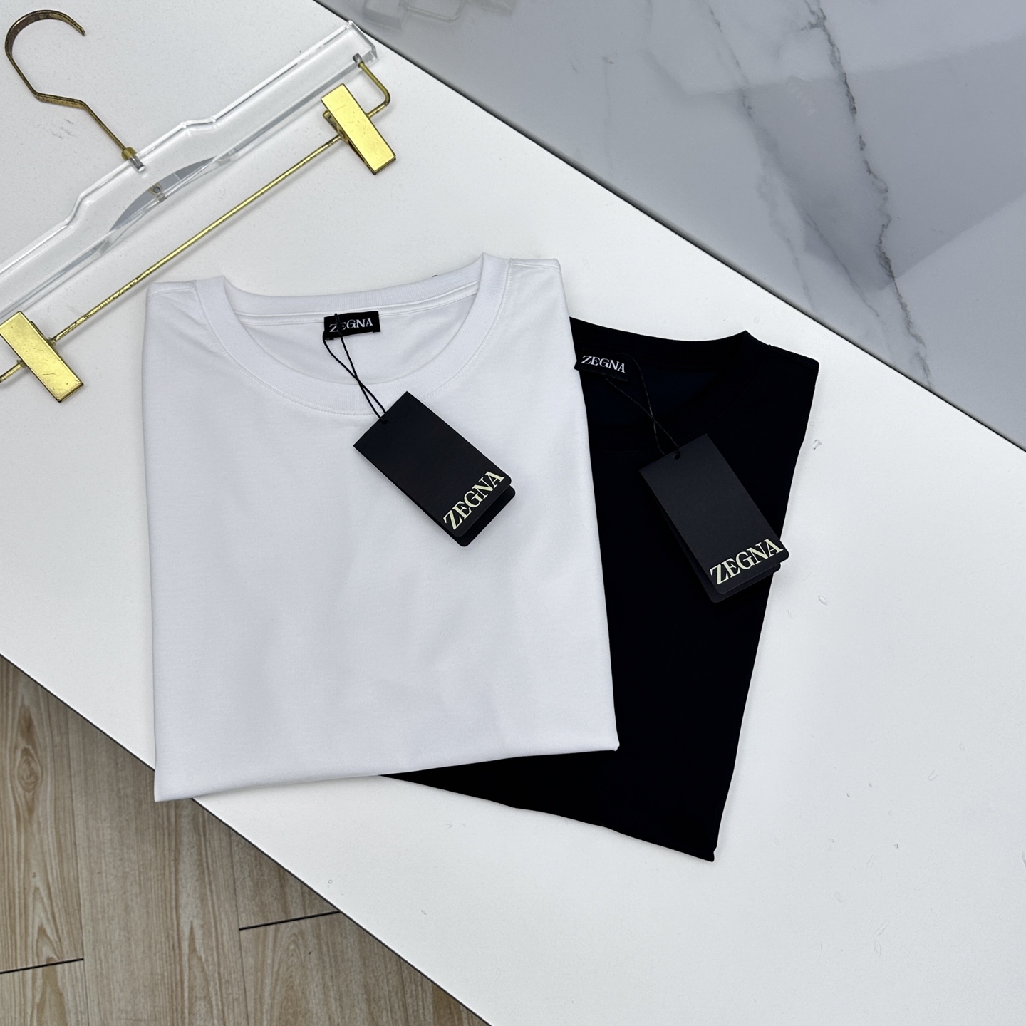 NO:757010,Zegna Zegna's new debut counter, the latest short-sleeved round-neck T-shirt, high-end customization official website synchronization, simple and everyday, high-end long-staple cotton fabric. Soft to the touch. Comfortable to wear. Counter-level exquisite stitching. Fine workmanship. Very wide and hammered!  A must-have item for a stylish man!  Three standard complete hz sizes M-3XL,,zegna,T-shirt,tees,t-shirt,19860909zegna杰尼亚 新款首发专柜最新款短袖圆领T恤 高端订制官网同步 简约日常 高端长绒棉面料.手感柔软.穿着舒适.专柜级别精致车线.做工精细.挺阔有锤坠感！型男必备单品！三标齐全hz 尺码M-3XL,,zegna,T-shirt,tees，t-shirt,,Men's clothing