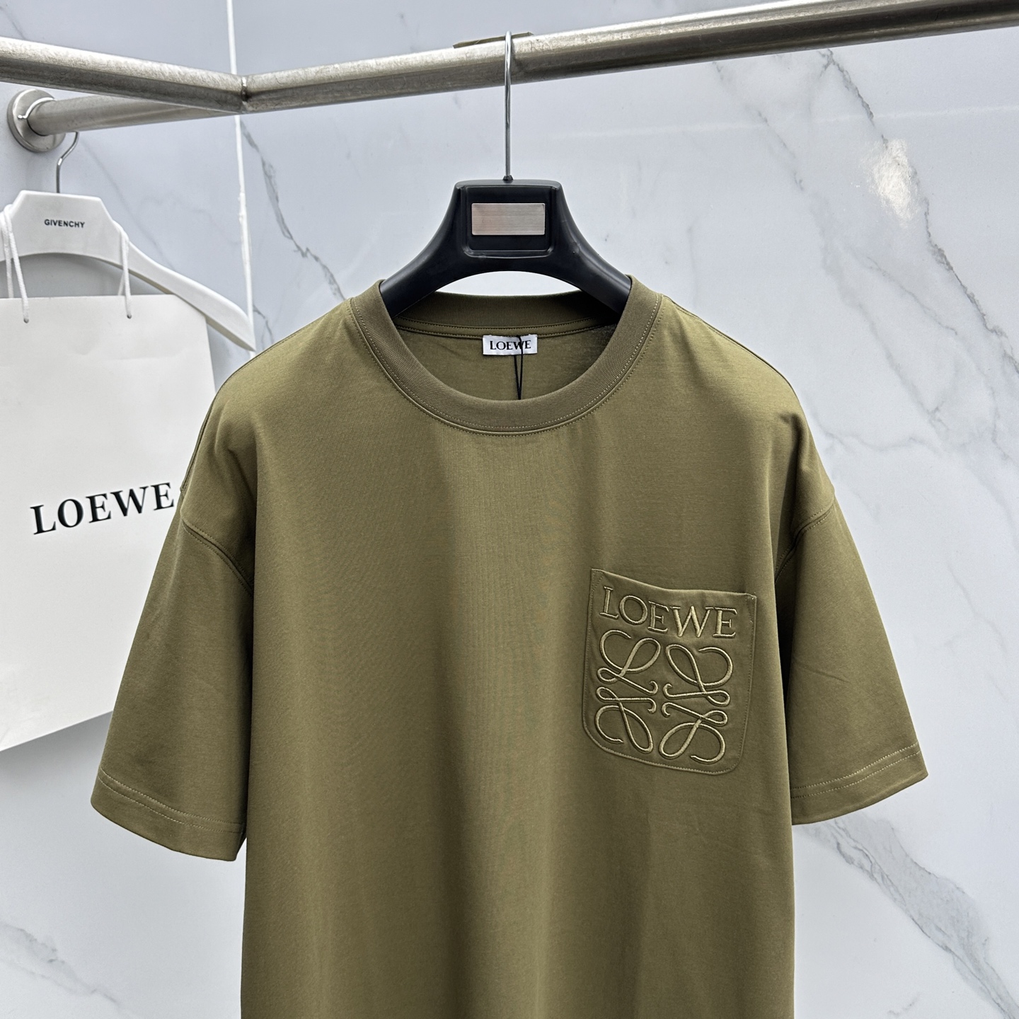 🆕LOEWE罗意威 新款首发专柜最新款短袖圆领T恤 高端订制官网同步 简约日常 胸口口袋刺绣logo 高