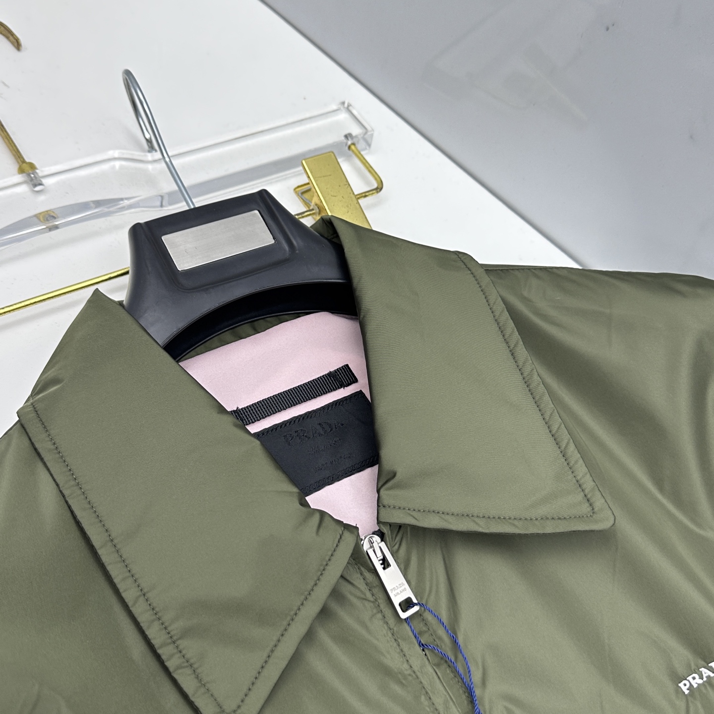 🆕Prada 普拉达 2026ss春季新款翻领夹克外套全高端版本！高定专柜面料辅料，透气舒适度高，细节无