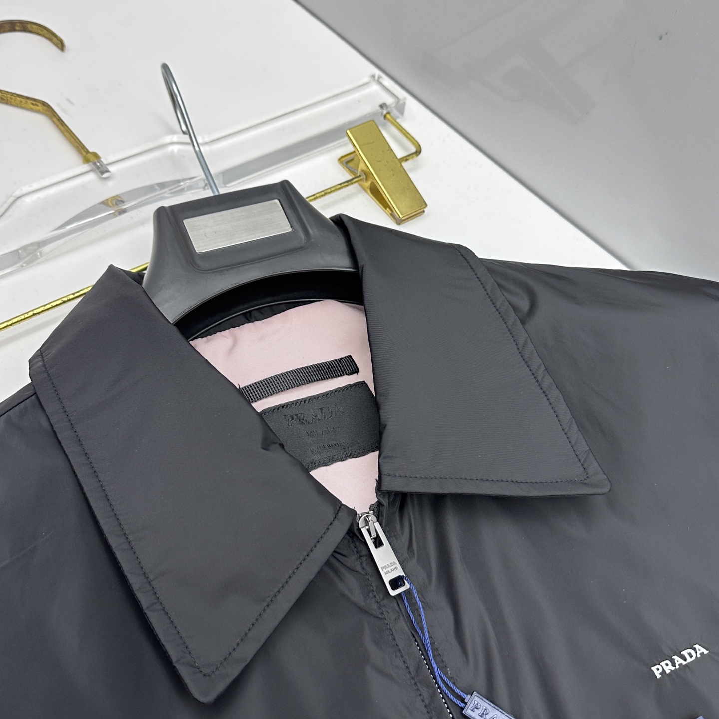 🆕Prada 普拉达 2026ss春季新款翻领夹克外套全高端版本！高定专柜面料辅料，透气舒适度高，细节无