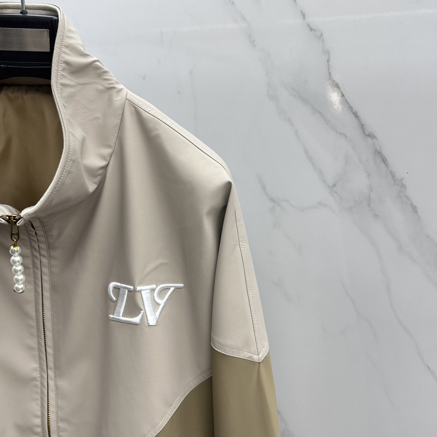 🆕LV 2026ss春季新款立领夹克外套全高端版本！高定专柜面料辅料，透气舒适度高，细节无可挑剔，做工考