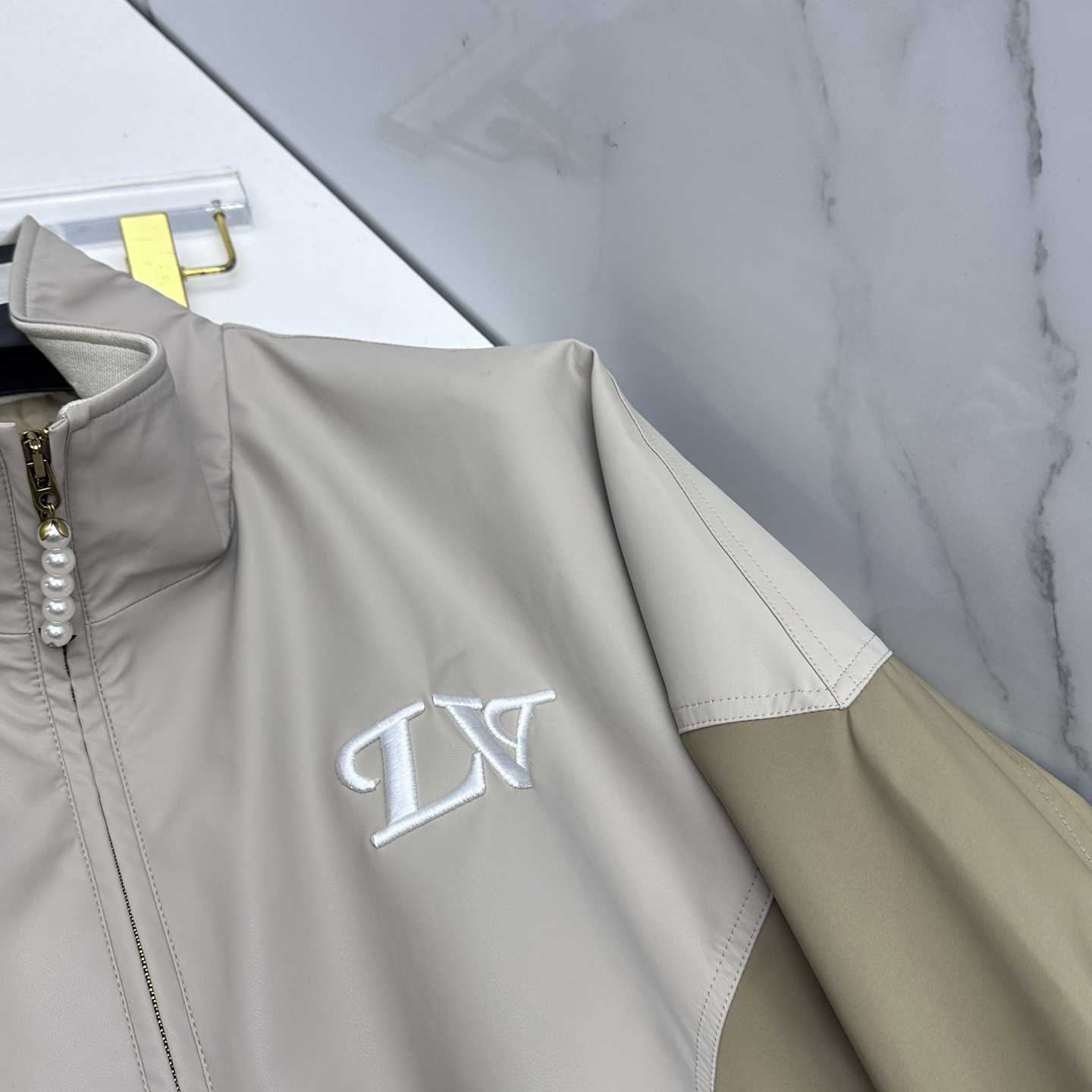 🆕LV 2026ss春季新款立领夹克外套全高端版本！高定专柜面料辅料，透气舒适度高，细节无可挑剔，做工考