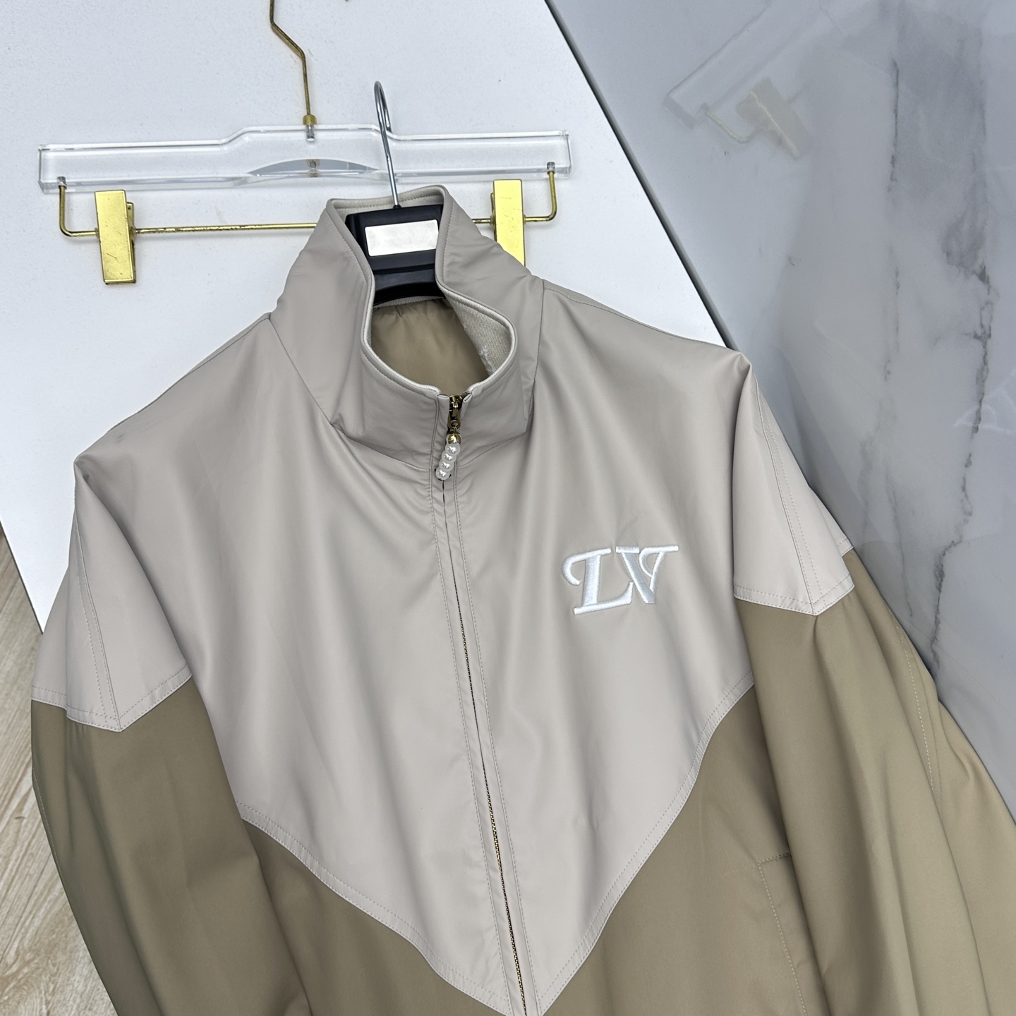 🆕LV 2026ss春季新款立领夹克外套全高端版本！高定专柜面料辅料，透气舒适度高，细节无可挑剔，做工考