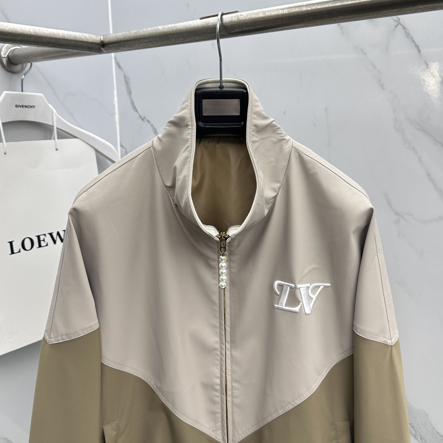 🆕LV 2026ss春季新款立领夹克外套全高端版本！高定专柜面料辅料，透气舒适度高，细节无可挑剔，做工考