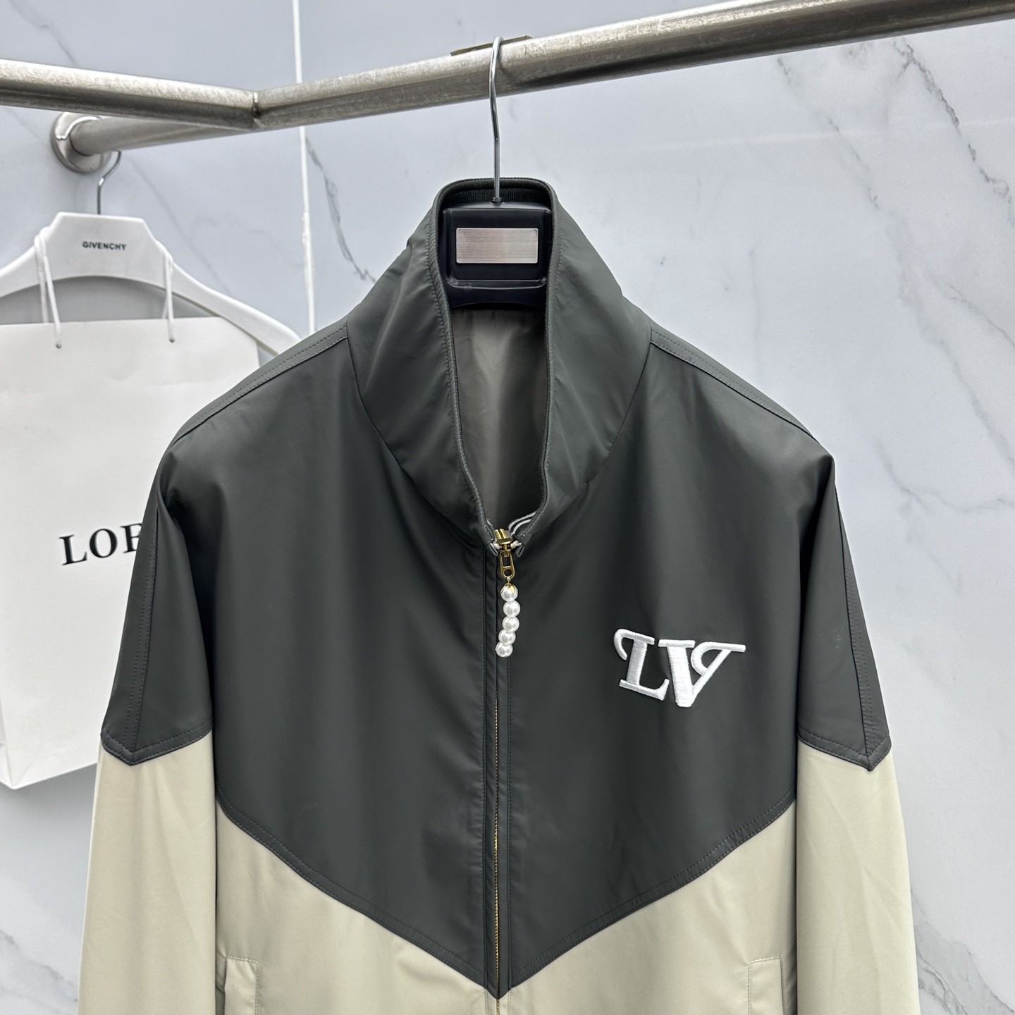 🆕LV 2026ss春季新款立领夹克外套全高端版本！高定专柜面料辅料，透气舒适度高，细节无可挑剔，做工考