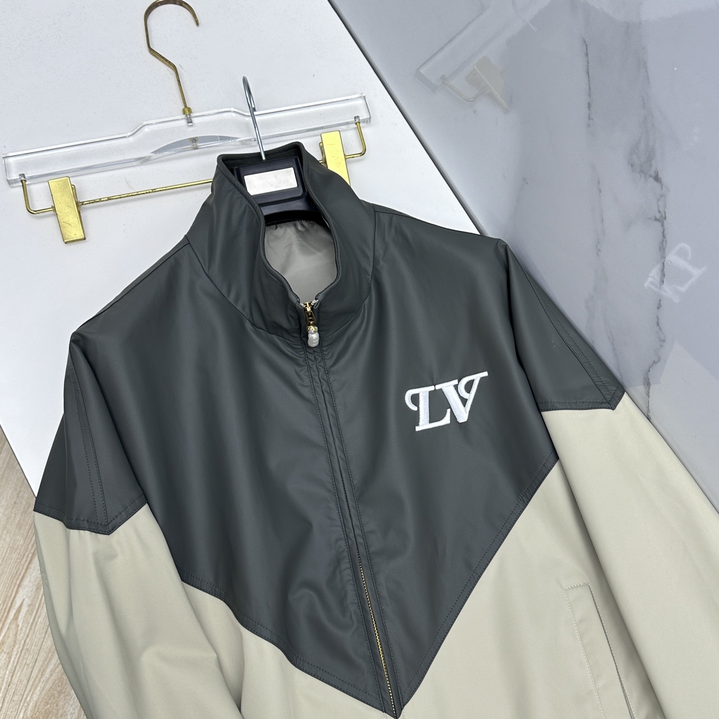 🆕LV 2026ss春季新款立领夹克外套全高端版本！高定专柜面料辅料，透气舒适度高，细节无可挑剔，做工考