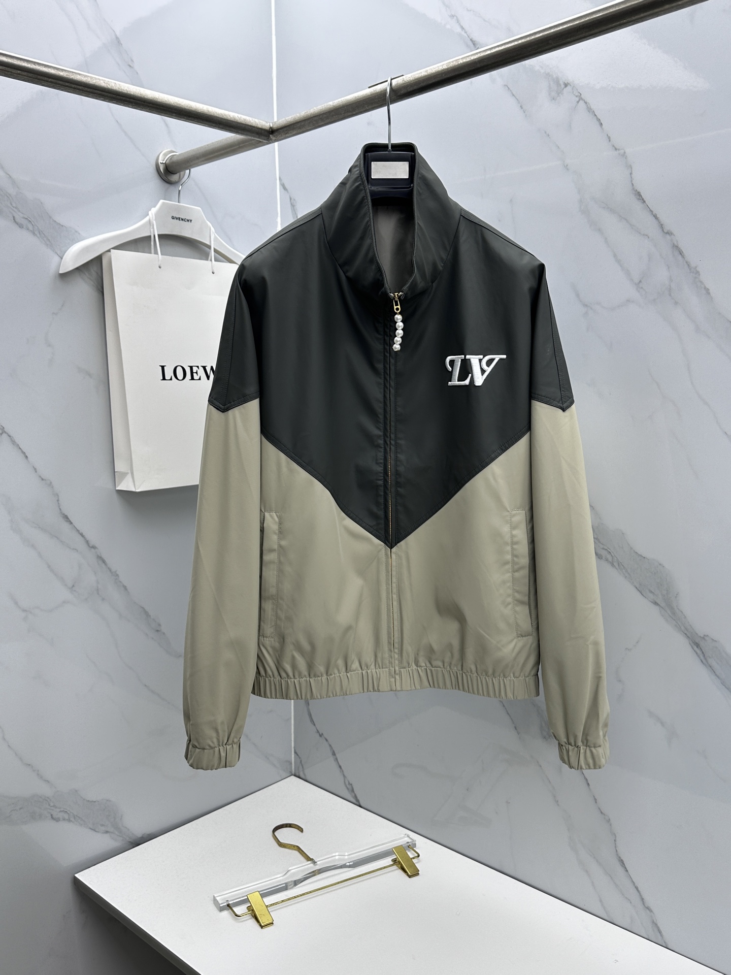🆕LV 2026ss春季新款立领夹克外套全高端版本！高定专柜面料辅料，透气舒适度高，细节无可挑剔，做工考