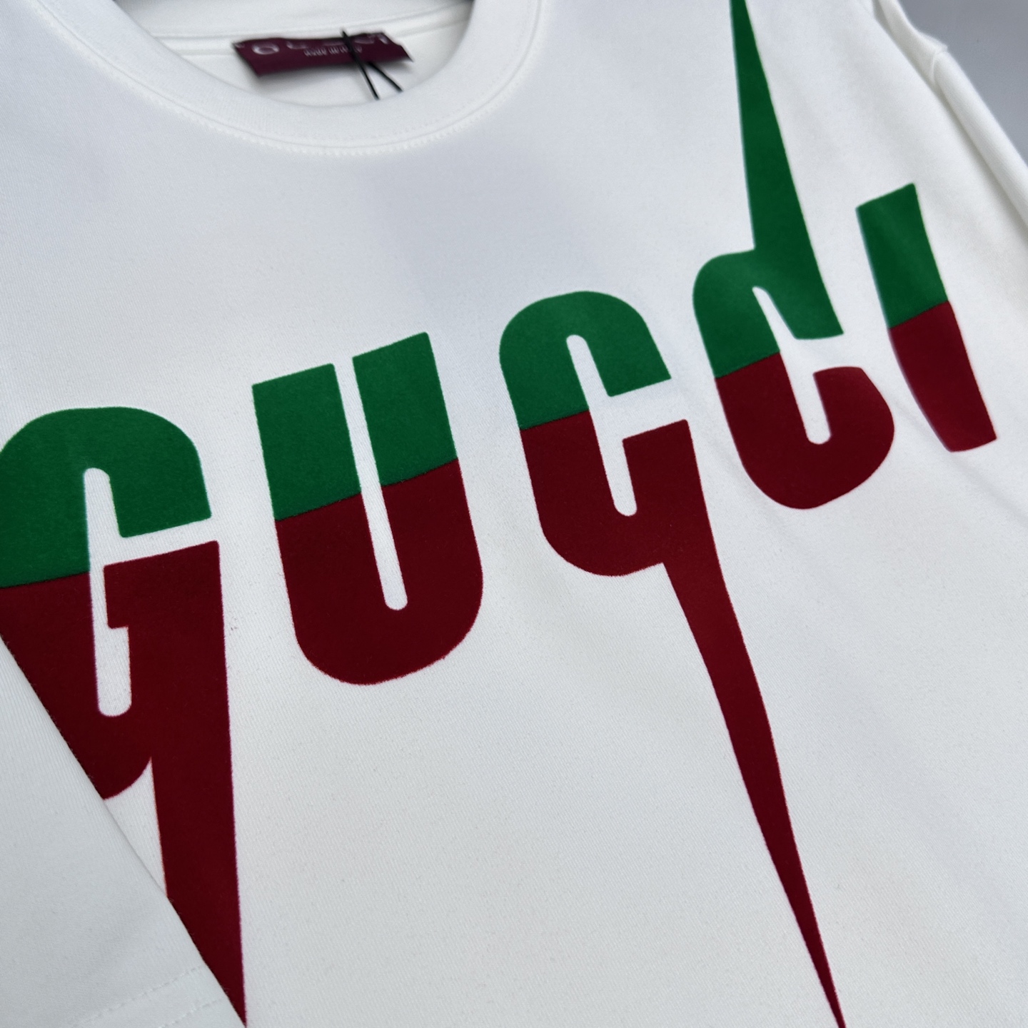 🆕Gucci古驰 2026春夏新款植绒印花短袖 双纱纯棉面料 胸前印花logo 多元化搭配 是眼下时尚前