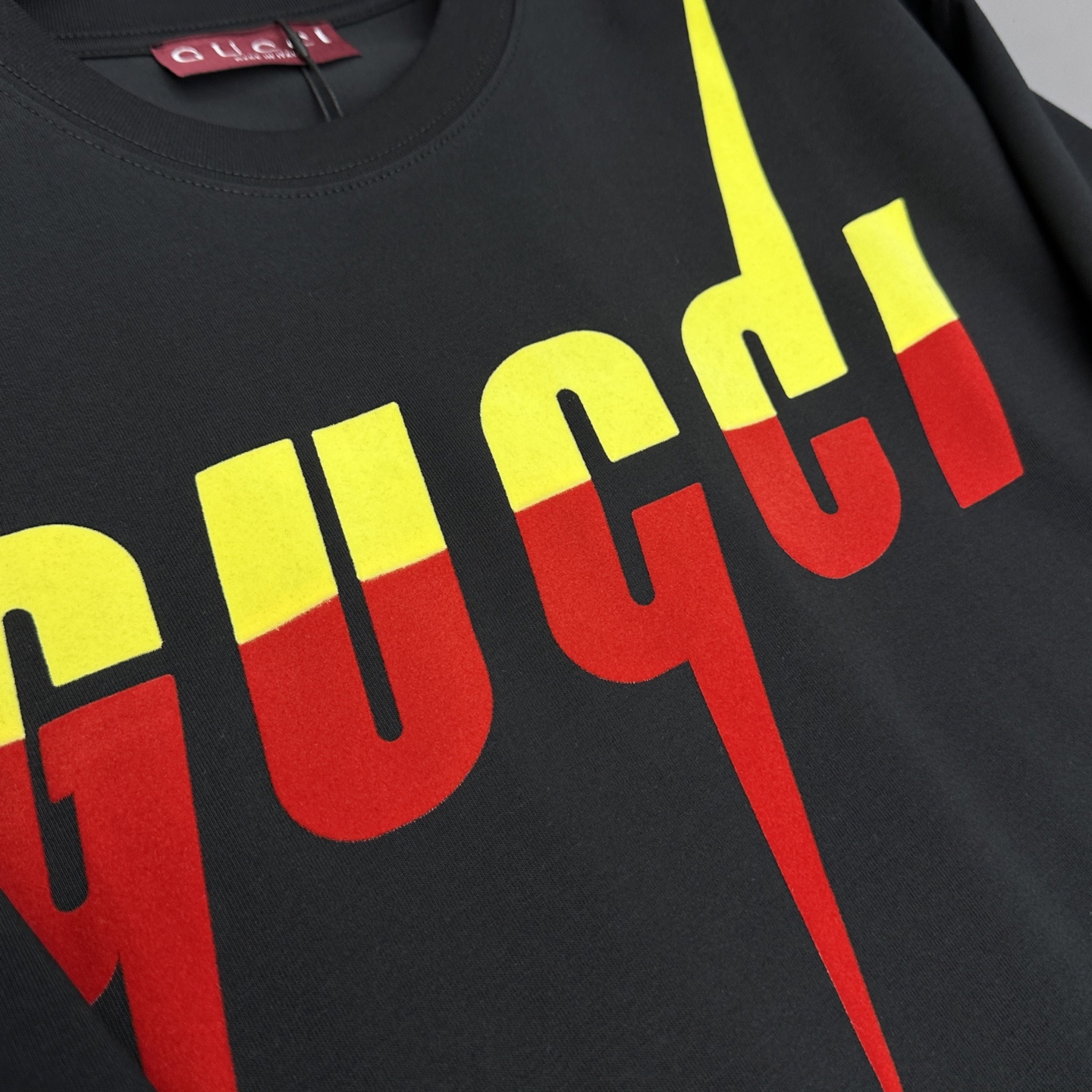 🆕Gucci古驰 2026春夏新款植绒印花短袖 双纱纯棉面料 胸前印花logo 多元化搭配 是眼下时尚前
