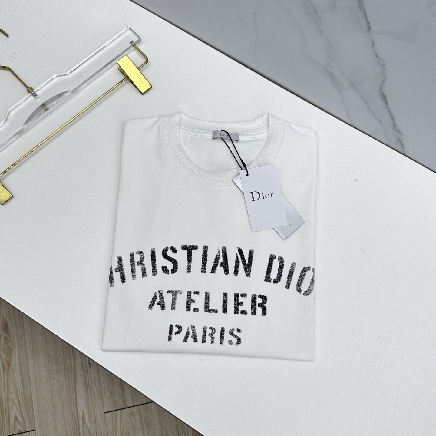 NO:746046,Dior Dior's 2026 spring and summer new plant-printed short-sleeves, double yarn pure cotton fabric, chest printing, threaded neckline, diversified matching, which is the innovative trend at the forefront of fashion. The collision of retro and modern elements, extreme violent aesthetics. Fashionable matching, complete three standards, same style for men and women, A7, sizes S-XL, dior, dior, T-shirt,19860909Dior迪奥 2026春夏新款植印花短袖 双纱纯棉面料 胸前印花 螺纹领口 多元化搭配 是眼下时尚前沿的创新趋势 复古与现代化元素的碰撞 极端的暴力美学.时尚搭配 三标齐全 男女同款A7 尺码S-XL,,dior,dior,T-shirt,,Men's clothing