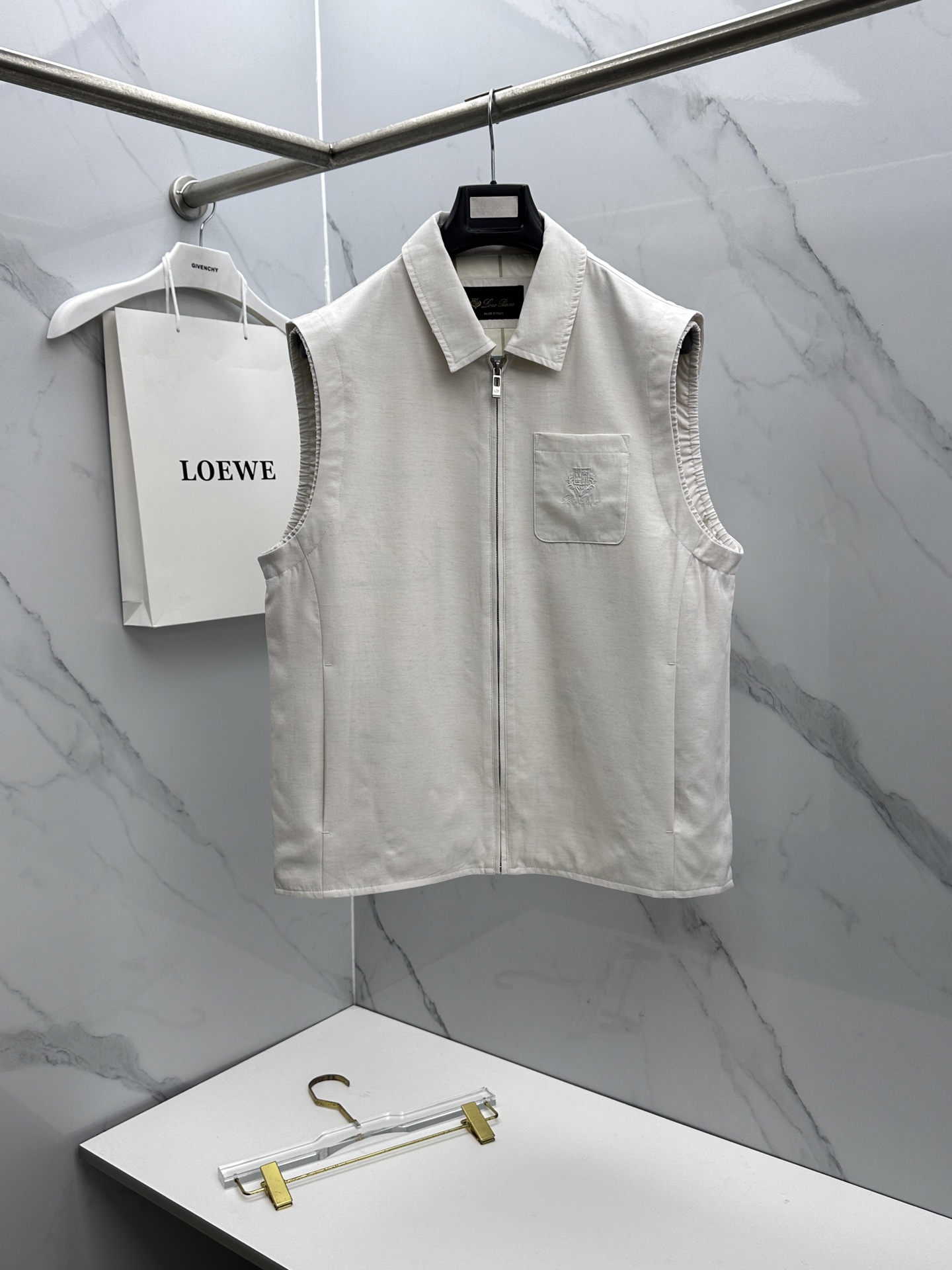 🆕Loro piana 早春系列，最新时尚翻领夹克马甲，处处细节显工艺足够的高级 结构性剪裁的设计改变来