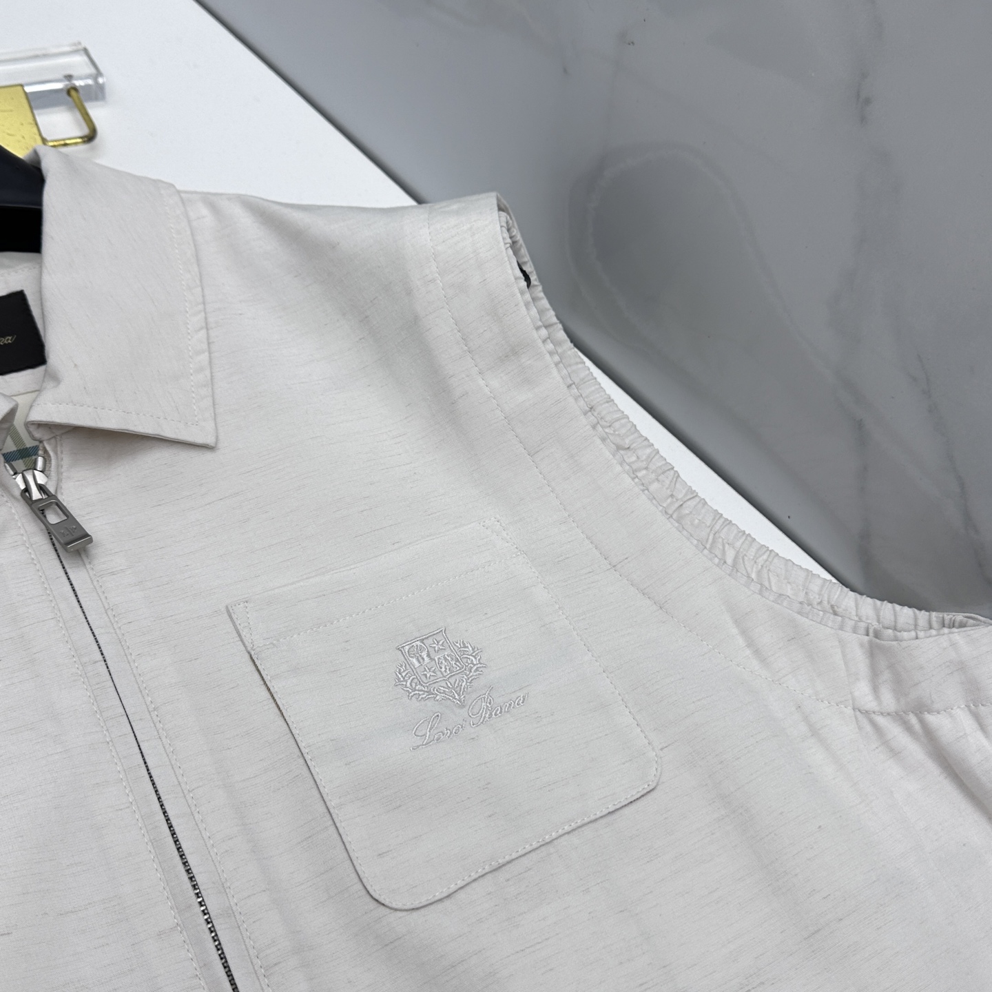 🆕Loro piana 早春系列，最新时尚翻领夹克马甲，处处细节显工艺足够的高级 结构性剪裁的设计改变来