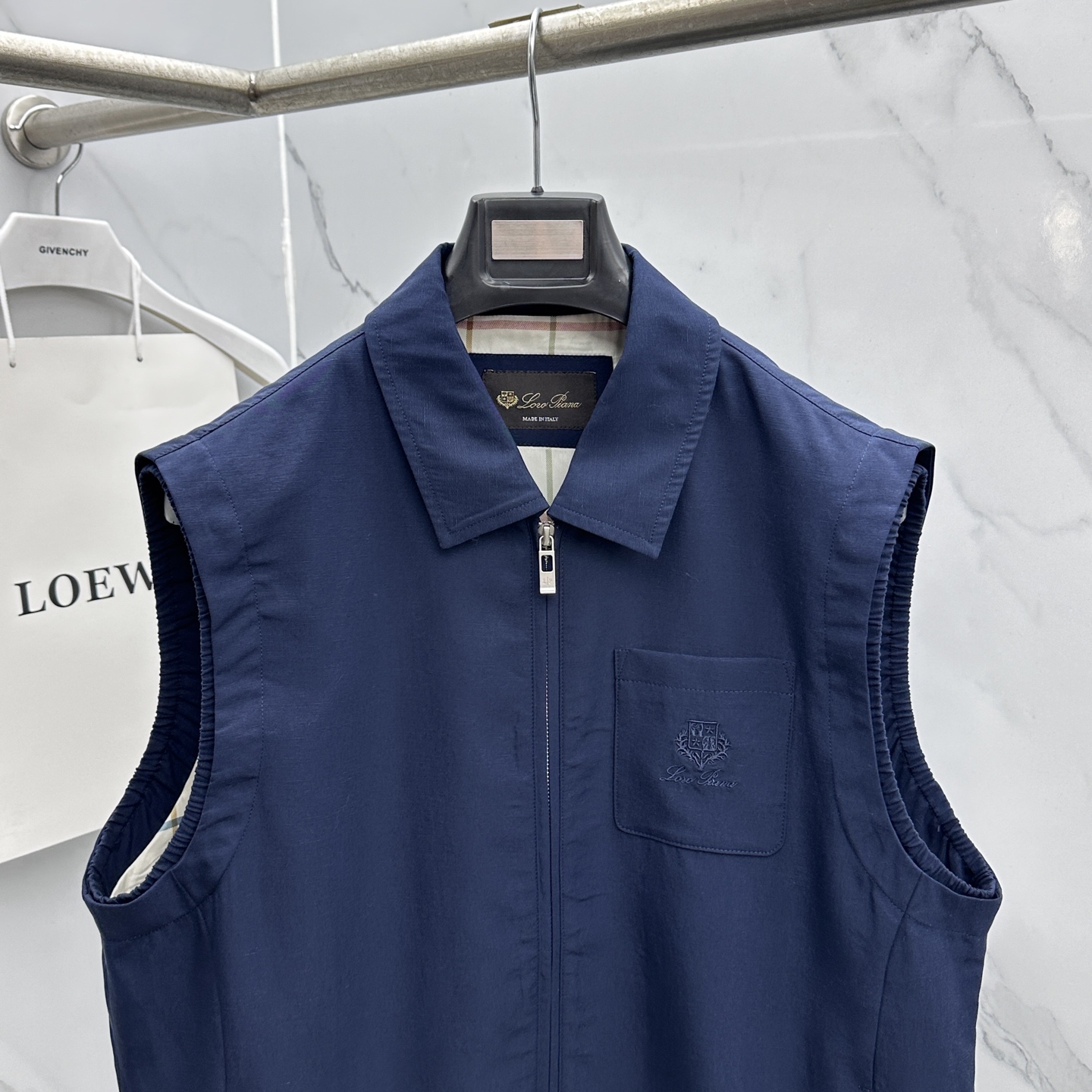 🆕Loro piana 早春系列，最新时尚翻领夹克马甲，处处细节显工艺足够的高级 结构性剪裁的设计改变来