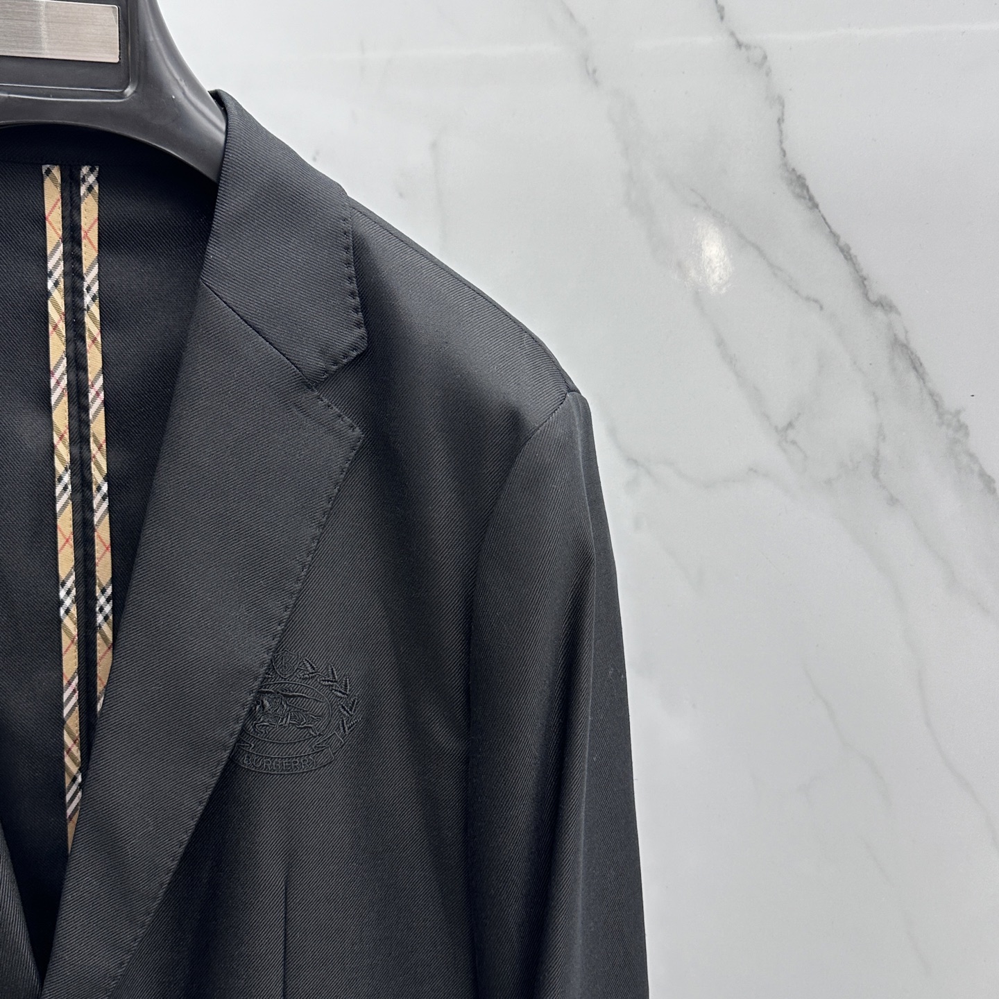 🆕Burberry巴宝莉 2026早春时尚系列，最新男款西装外套.定织定染面料，处处细节显工艺足够的高级