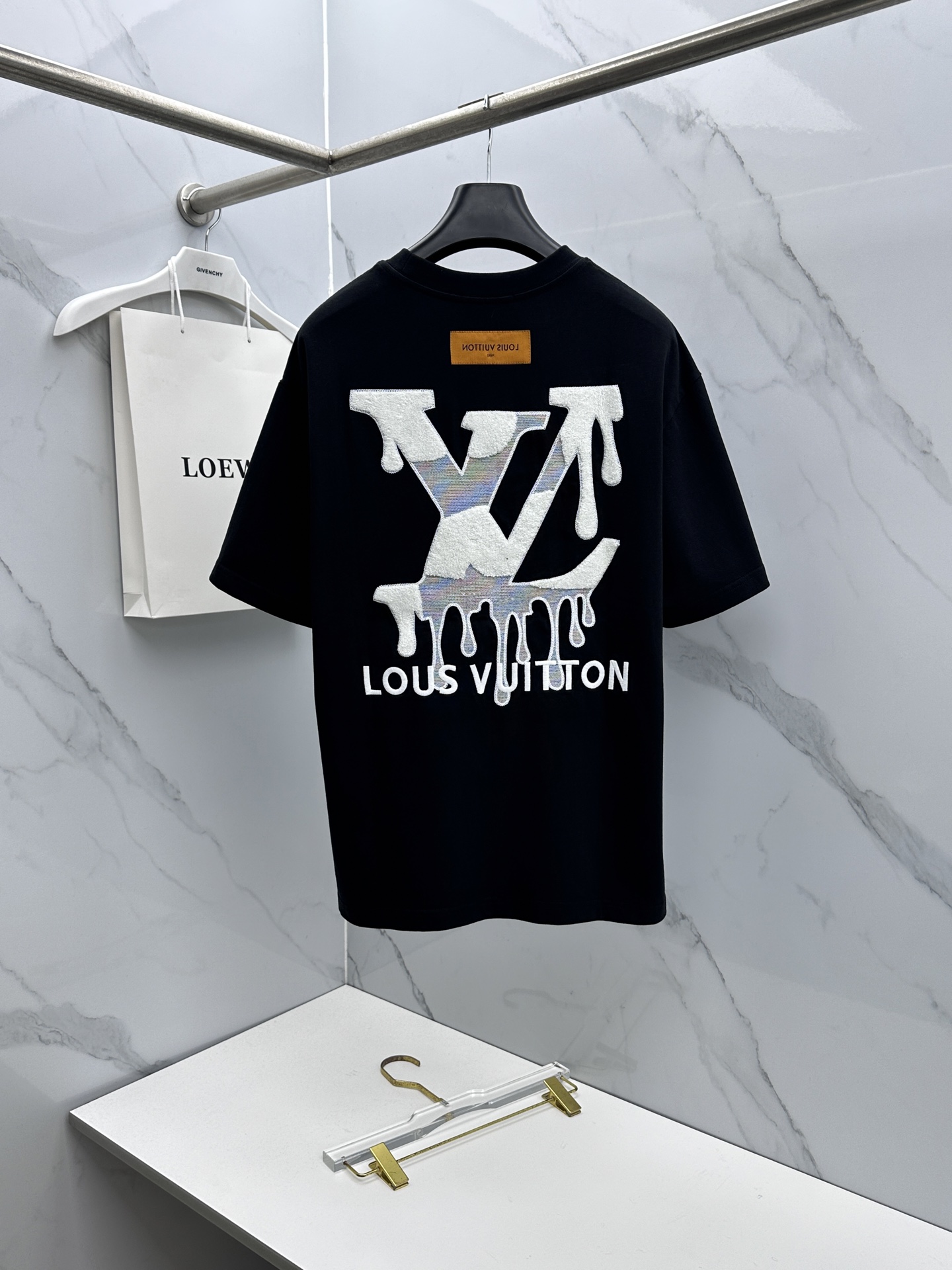 🆕LV路易威登 2026春夏新款简约刺绣短袖 双纱纯棉面料 logo字母刺绣 多元化搭配 是眼下时尚前沿