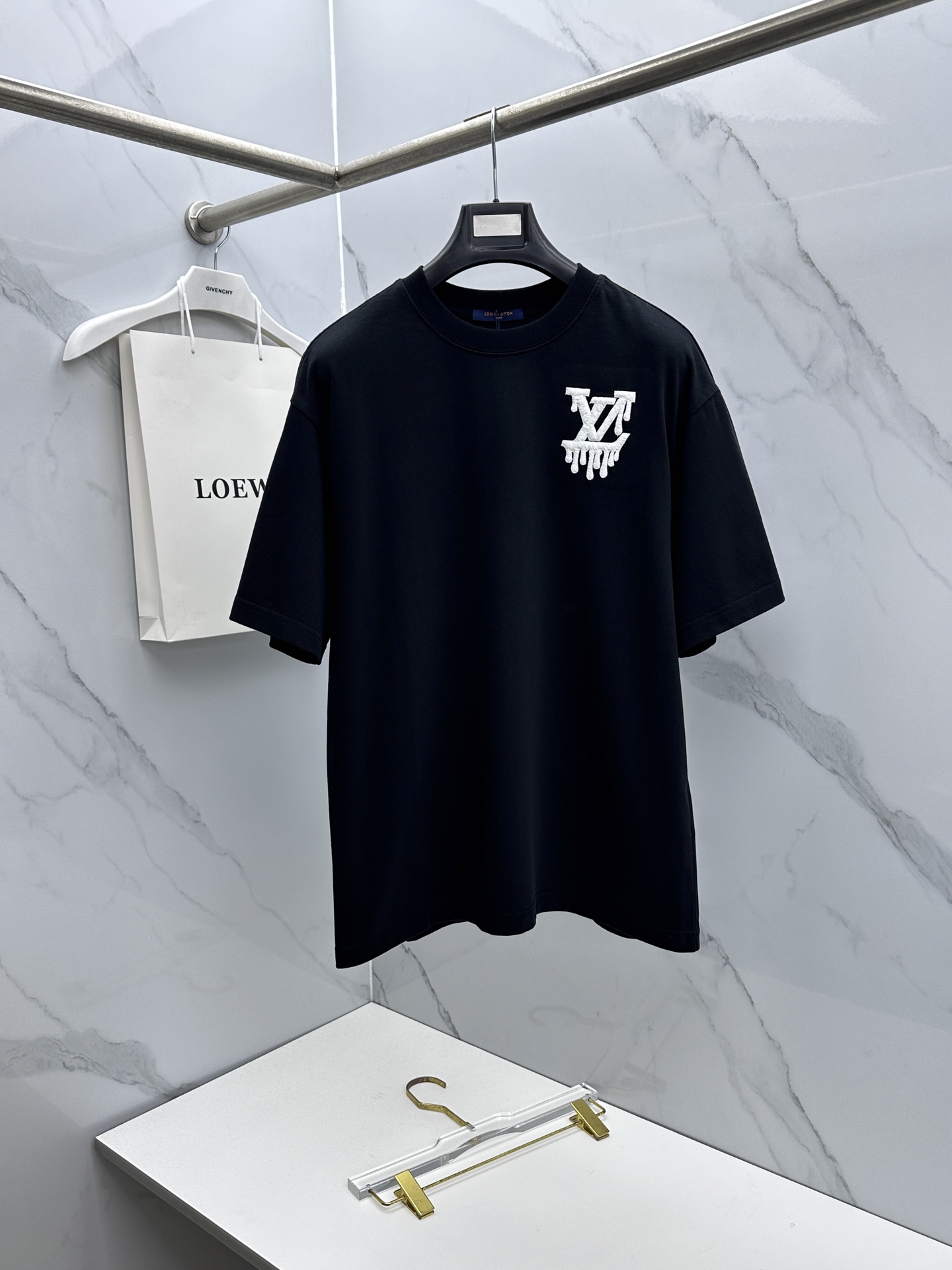 🆕LV路易威登 2026春夏新款简约刺绣短袖 双纱纯棉面料 logo字母刺绣 多元化搭配 是眼下时尚前沿