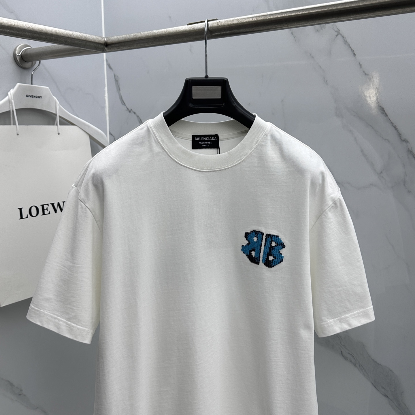 🆕Balenciaga巴黎世家 2026春夏新款简约刺绣短袖 双纱纯棉面料 logo字母刺绣 多元化搭配