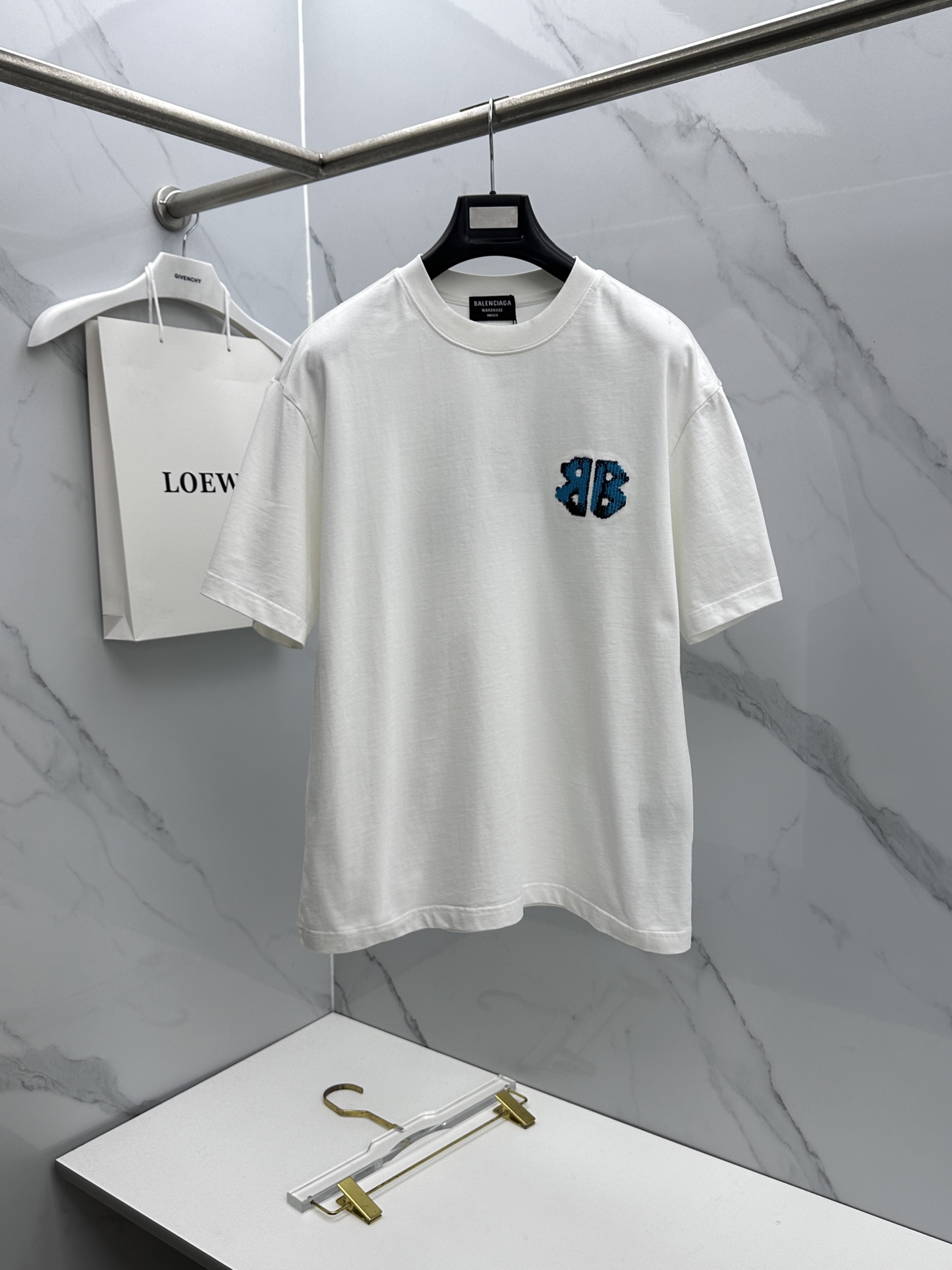 🆕Balenciaga巴黎世家 2026春夏新款简约刺绣短袖 双纱纯棉面料 logo字母刺绣 多元化搭配