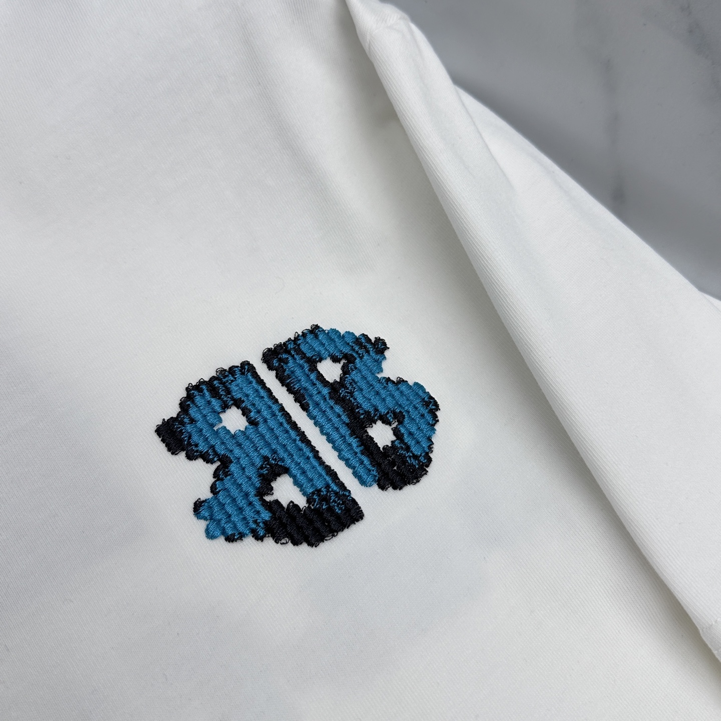 🆕Balenciaga巴黎世家 2026春夏新款简约刺绣短袖 双纱纯棉面料 logo字母刺绣 多元化搭配