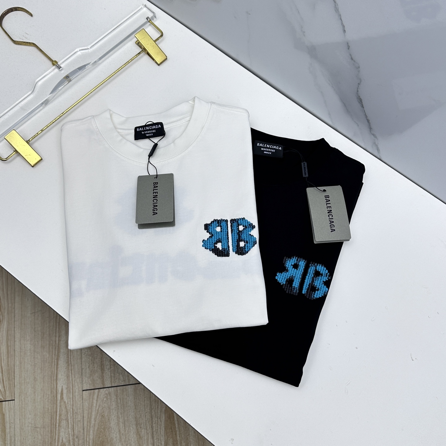 🆕Balenciaga巴黎世家 2026春夏新款简约刺绣短袖 双纱纯棉面料 logo字母刺绣 多元化搭配