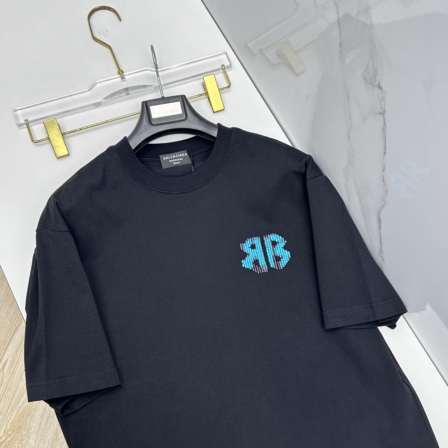 🆕Balenciaga巴黎世家 2026春夏新款简约刺绣短袖 双纱纯棉面料 logo字母刺绣 多元化搭配