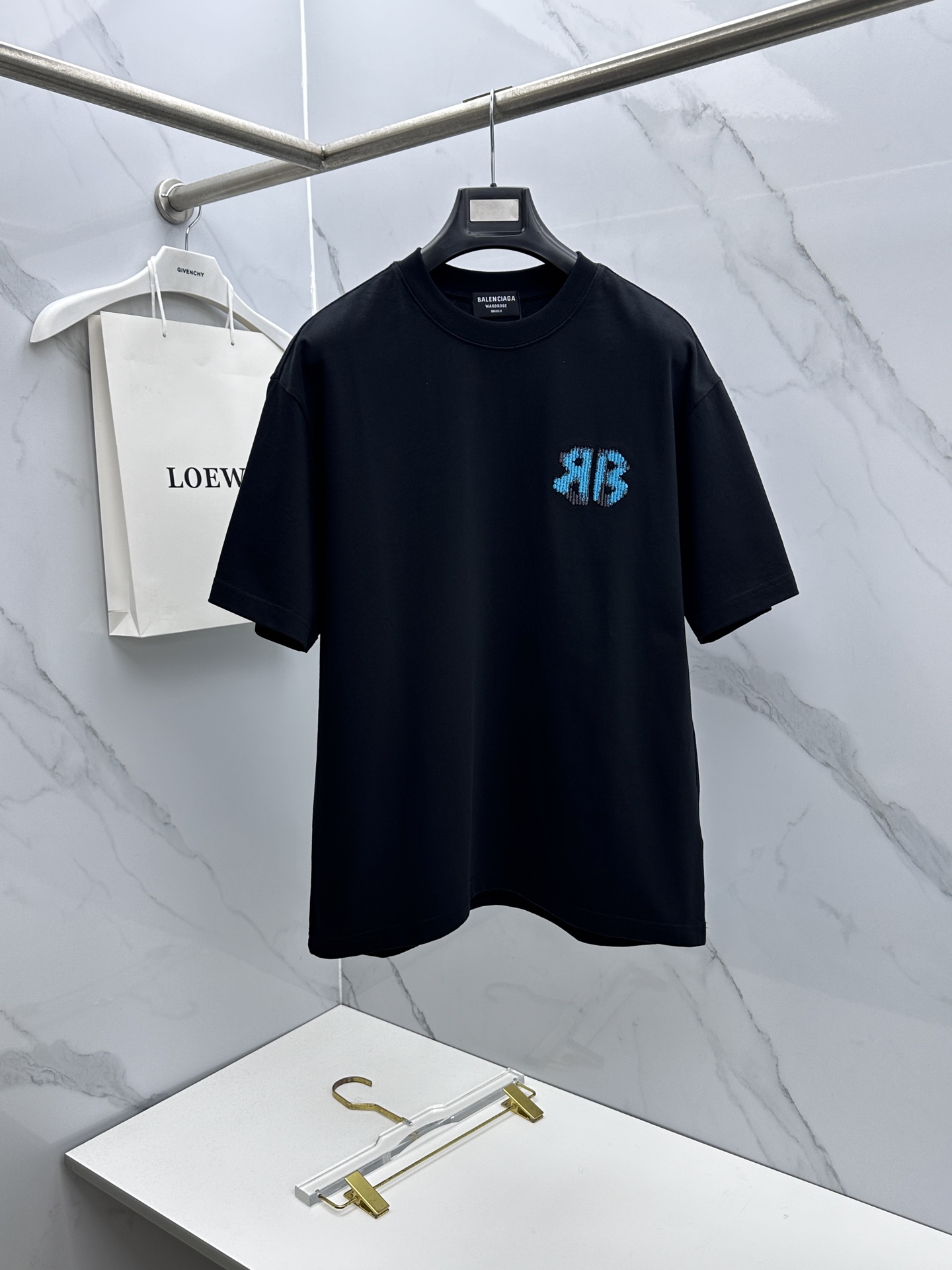 🆕Balenciaga巴黎世家 2026春夏新款简约刺绣短袖 双纱纯棉面料 logo字母刺绣 多元化搭配