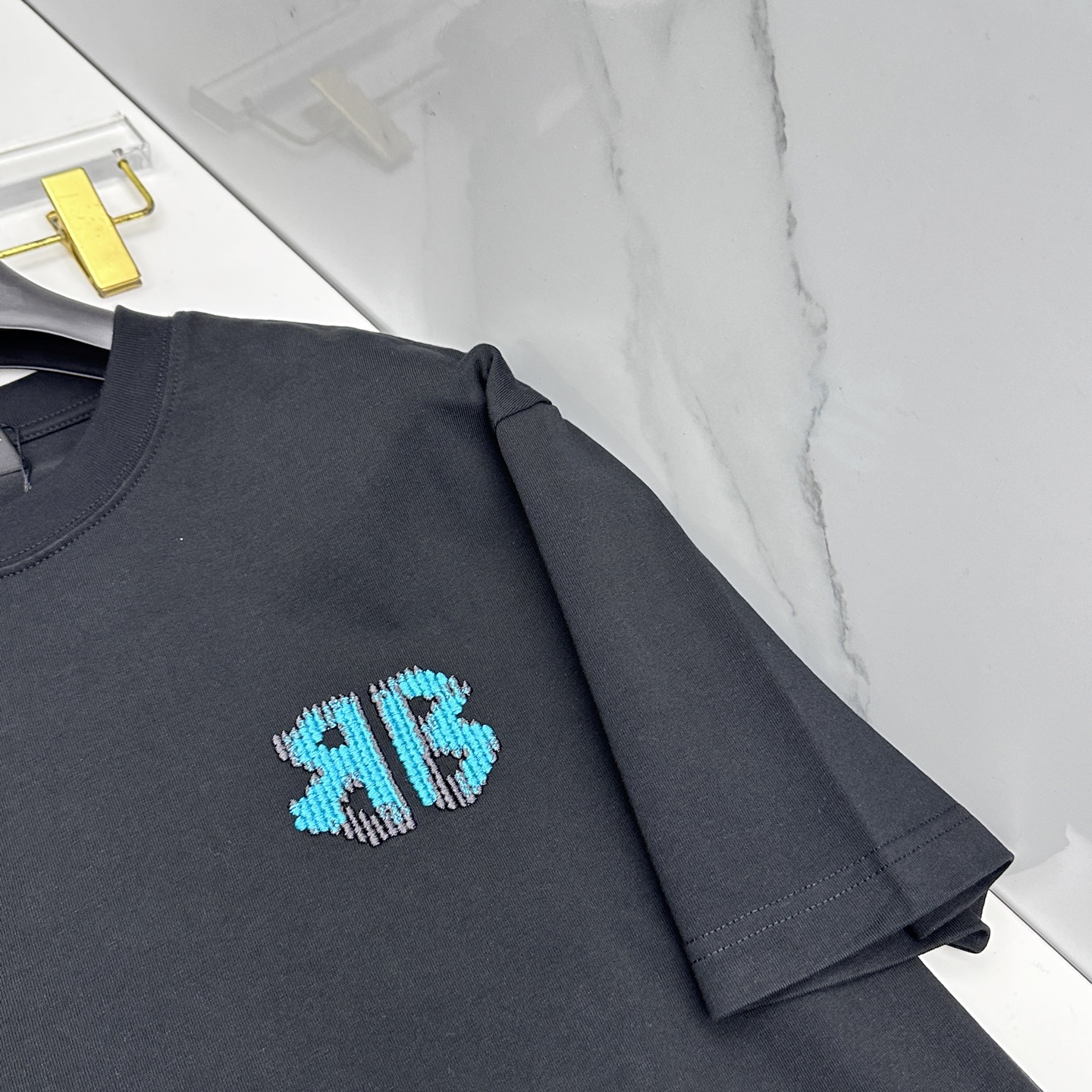 🆕Balenciaga巴黎世家 2026春夏新款简约刺绣短袖 双纱纯棉面料 logo字母刺绣 多元化搭配