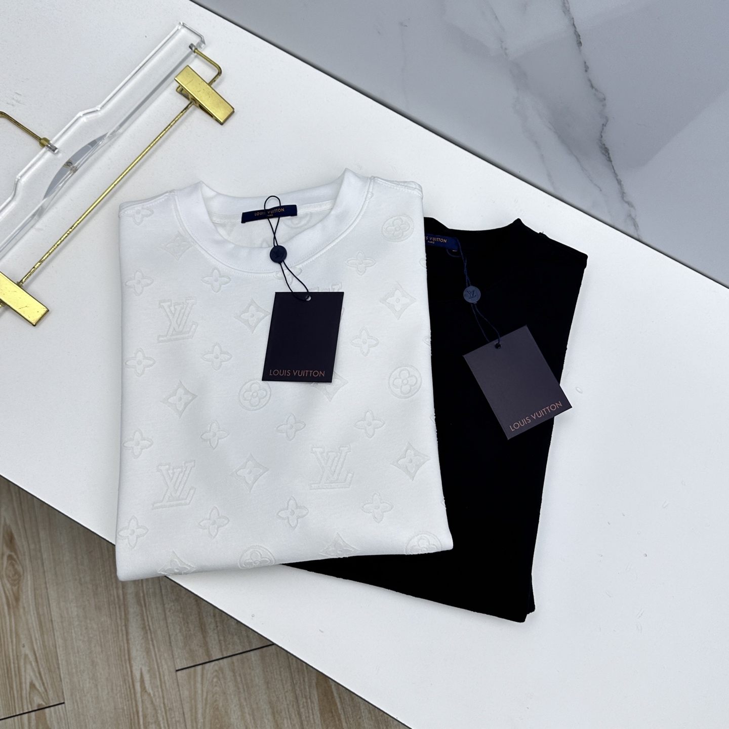 🆕LV路易威登 2026春夏新款简约刺绣短袖 双纱纯棉面料 logo烧花工艺 多元化搭配 是眼下时尚前沿