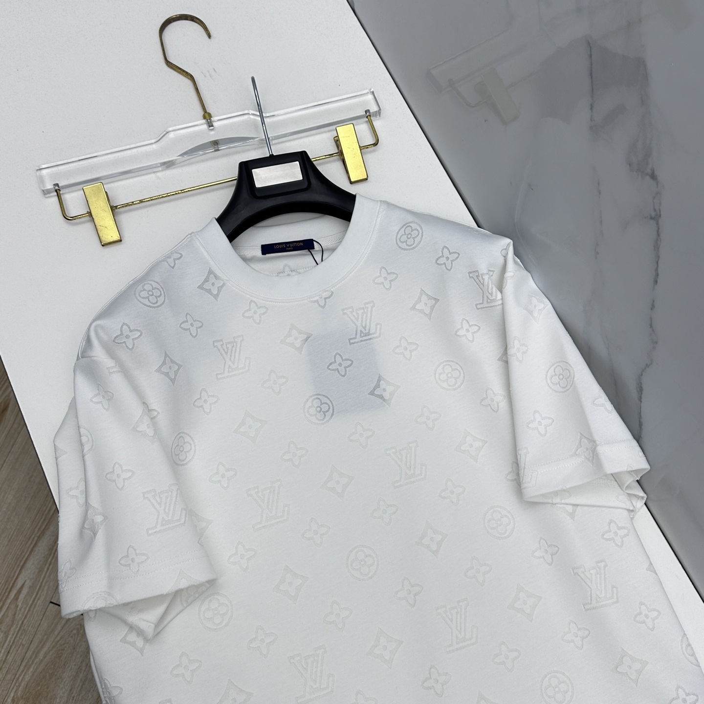 🆕LV路易威登 2026春夏新款简约刺绣短袖 双纱纯棉面料 logo烧花工艺 多元化搭配 是眼下时尚前沿