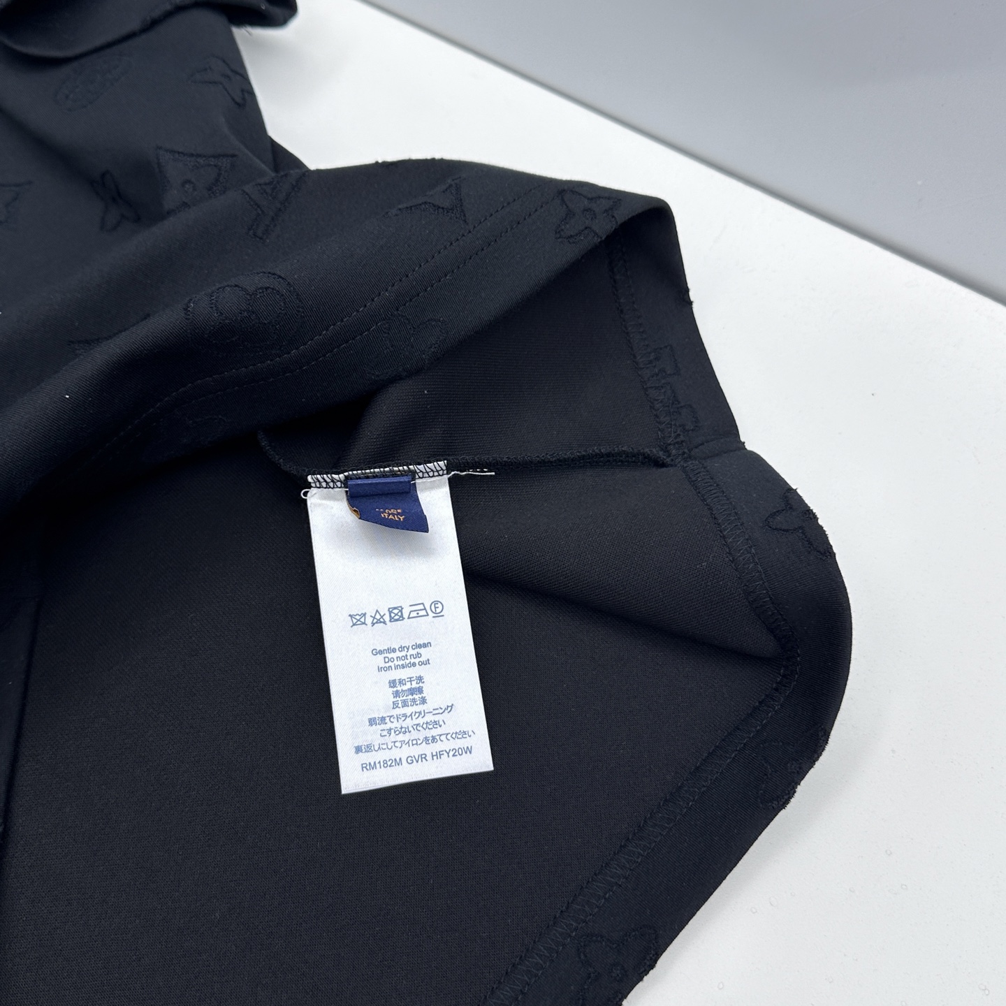 🆕LV路易威登 2026春夏新款简约刺绣短袖 双纱纯棉面料 logo烧花工艺 多元化搭配 是眼下时尚前沿