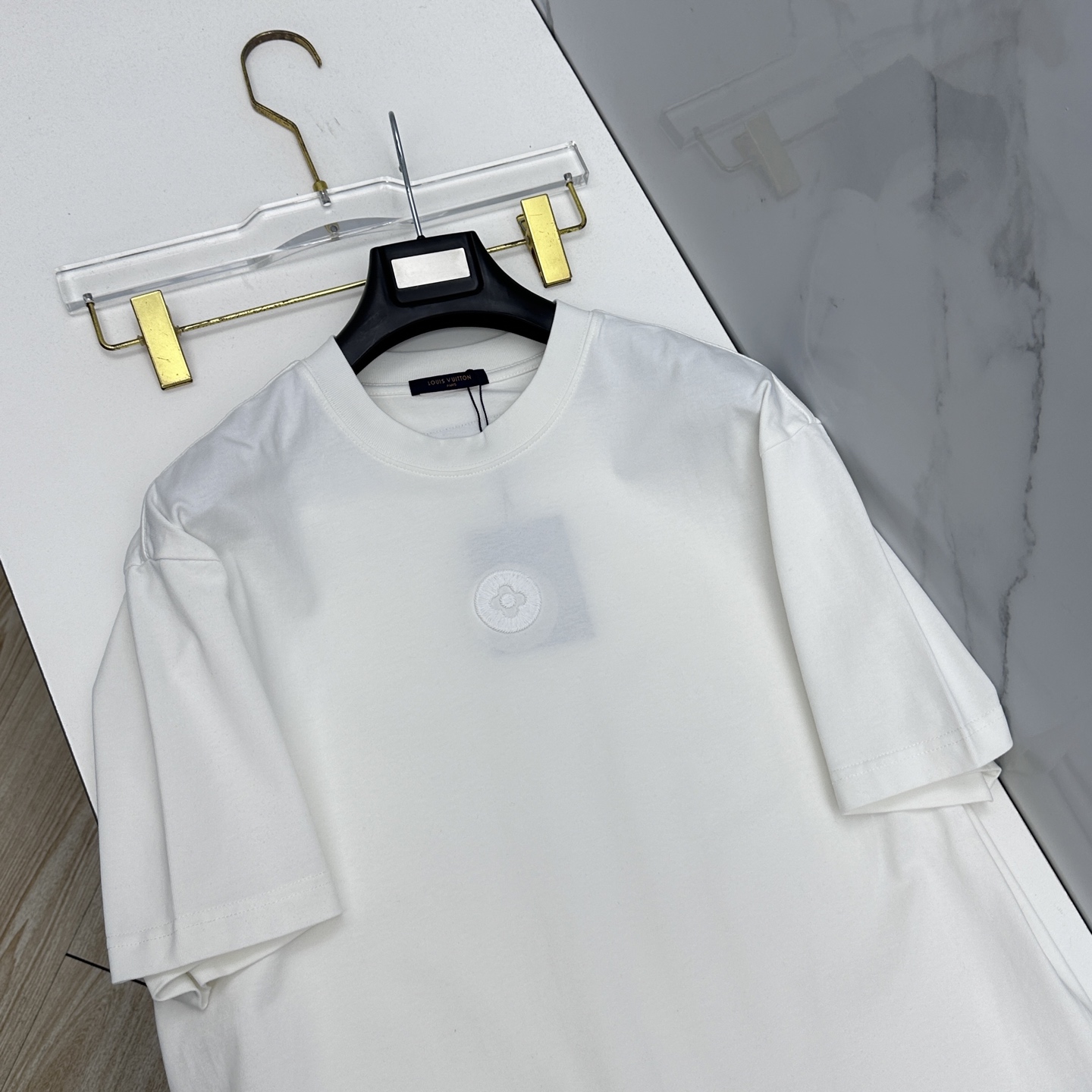 🆕LV路易威登 2026春夏新款简约刺绣短袖 双纱纯棉面料 logo刺绣工艺 多元化搭配 是眼下时尚前沿
