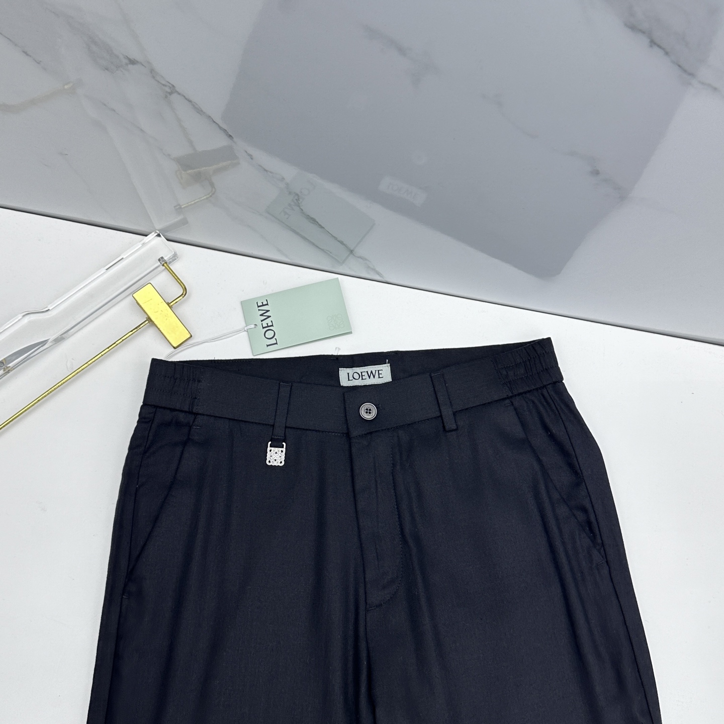 🆕LOEWE罗意威 26ss春夏新品休闲裤西裤，官网同步发售，定制棉麻面料，裤身工艺设计，客供辅料、柔软