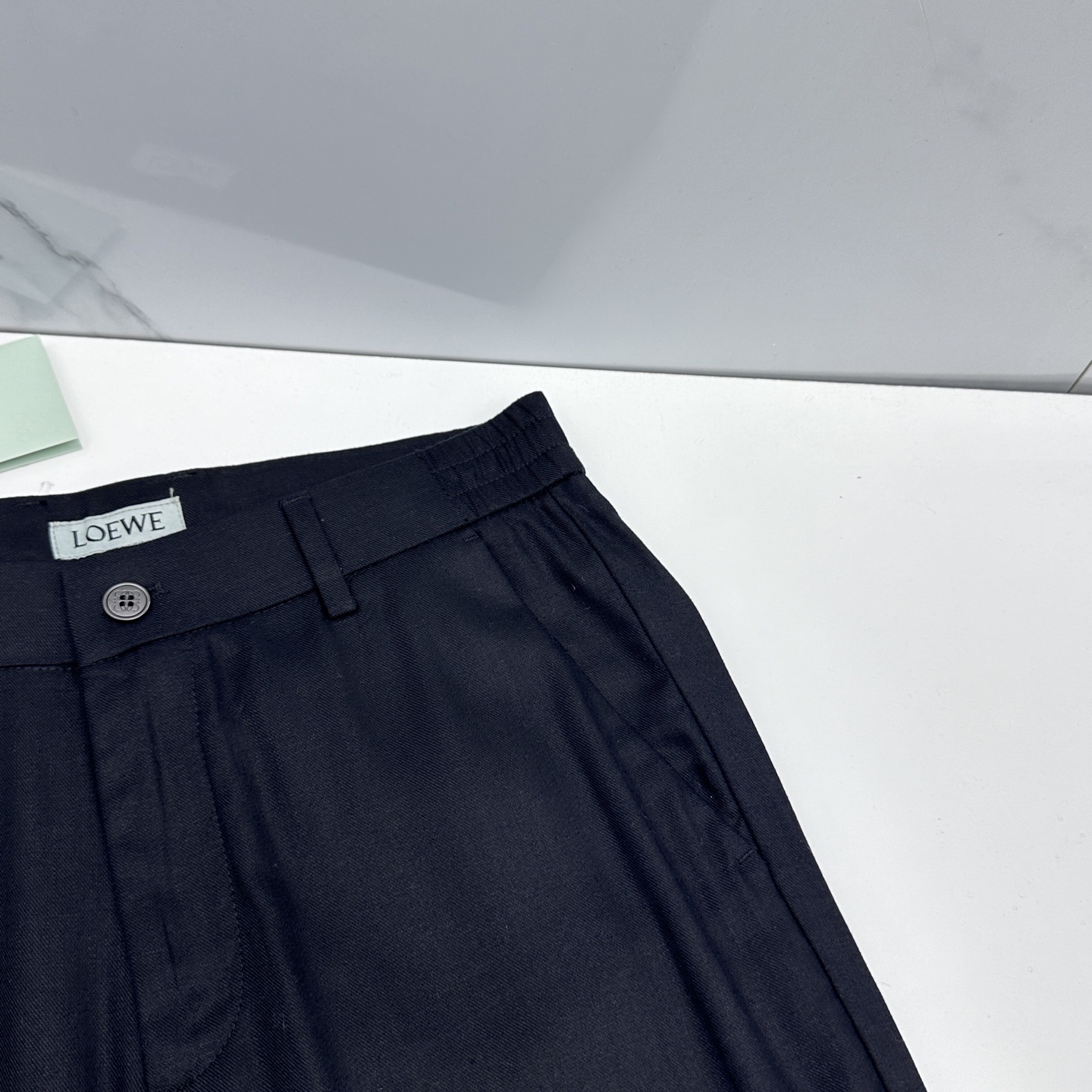 🆕LOEWE罗意威 26ss春夏新品休闲裤西裤，官网同步发售，定制棉麻面料，裤身工艺设计，客供辅料、柔软