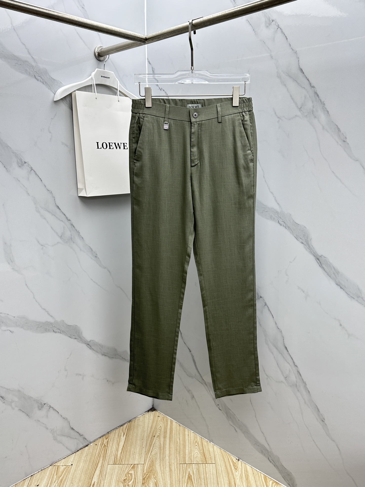 🆕LOEWE罗意威 26ss春夏新品休闲裤西裤，官网同步发售，定制棉麻面料，裤身工艺设计，客供辅料、柔软