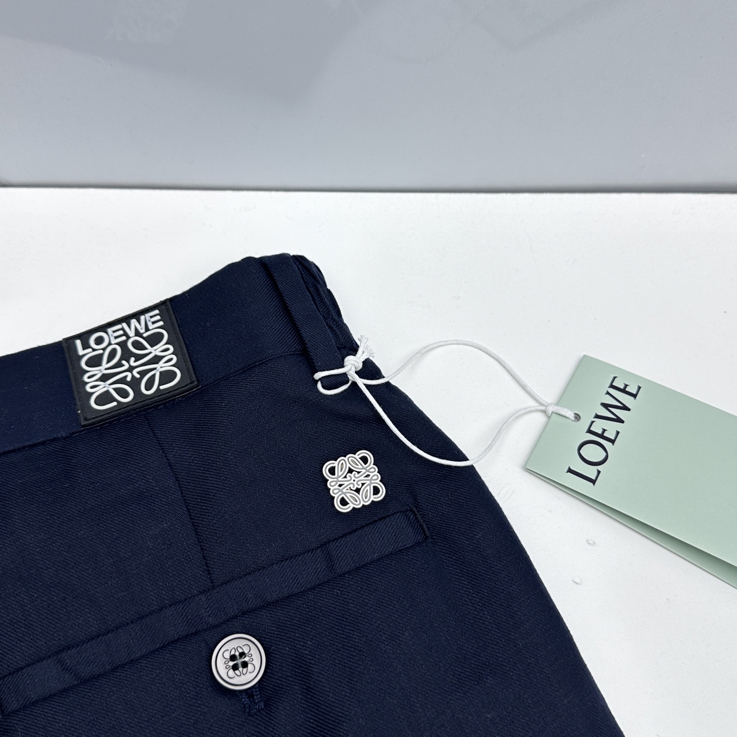 🆕LOEWE罗意威 26ss春夏新品休闲裤西裤，官网同步发售，定制棉麻面料，裤身工艺设计，客供辅料、柔软
