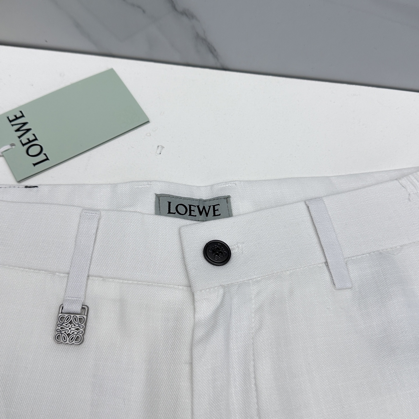 🆕LOEWE罗意威 26ss春夏新品休闲裤西裤，官网同步发售，定制棉麻面料，裤身工艺设计，客供辅料、柔软