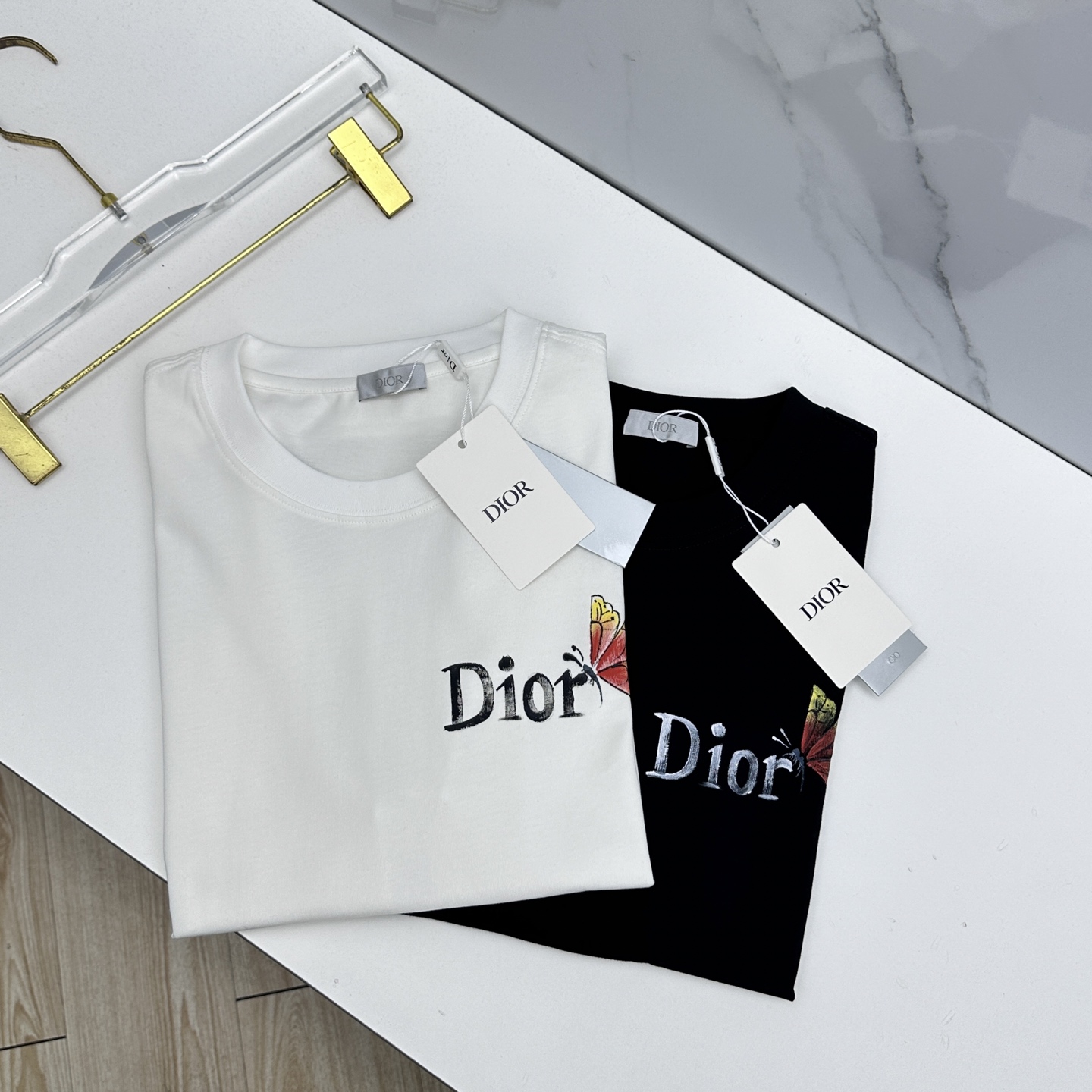 🆕Dior迪奥 2026春夏新款涂鸦手绘短袖 官网同款T恤 双纱纯棉面料 多元化搭配 迎合眼下时尚前沿的