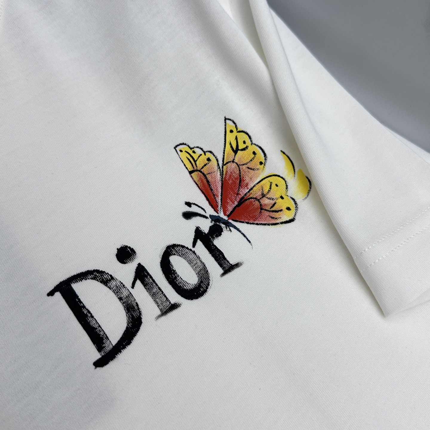🆕Dior迪奥 2026春夏新款涂鸦手绘短袖 官网同款T恤 双纱纯棉面料 多元化搭配 迎合眼下时尚前沿的
