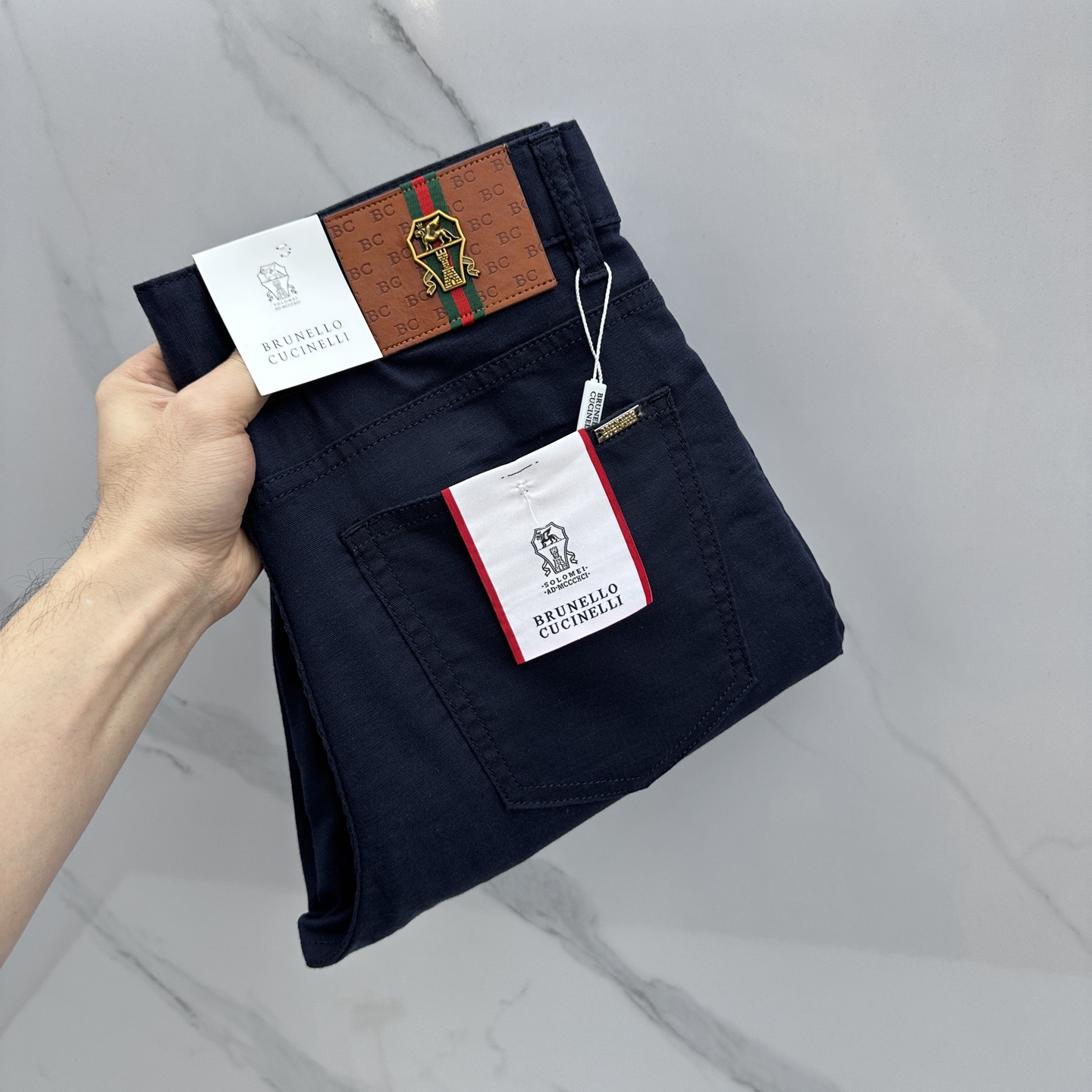 NO:756997,BC 26ss spring and summer new casual pants five-pocket trousers, available simultaneously on the official website, trousers body craftsmanship design, customer-supplied accessories, high-definition linen fabric, soft and comfortable, factory-produced without inspection!  Every detail is done to the extreme, original hardware accessories, full of fashion, stylish and handsome upper body, a must-have item for fashionistas!  Original product from AX!  Code number 30-40 Yes 35 No 37. 39,,19860909BC 26ss春夏新品休闲裤五袋西裤,官网同步发售,裤身工艺设计,客供辅料、高定亚麻面料,柔软舒适,代工厂出品免检！每个细节做到极致,原版五金配件,潮范十足、上身有型帅气,潮人必备单品！AX原单出品！ 码数30-40有35无37. 39,,,Men's clothing