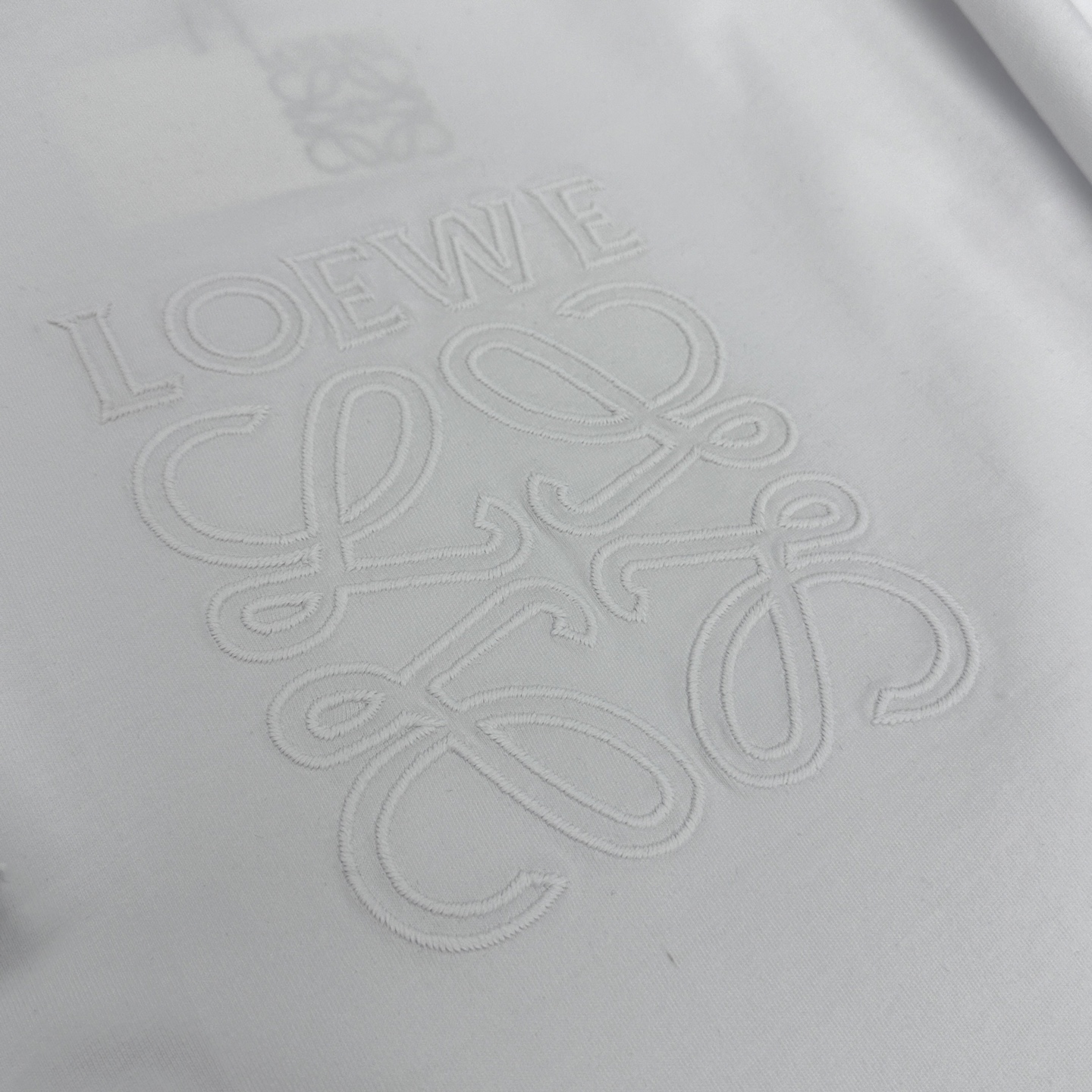 🆕LOEWE罗意威 2026春夏新款短袖 官网同款T恤，双纱纯棉面料 多元化搭配 迎合眼下时尚前沿的创新