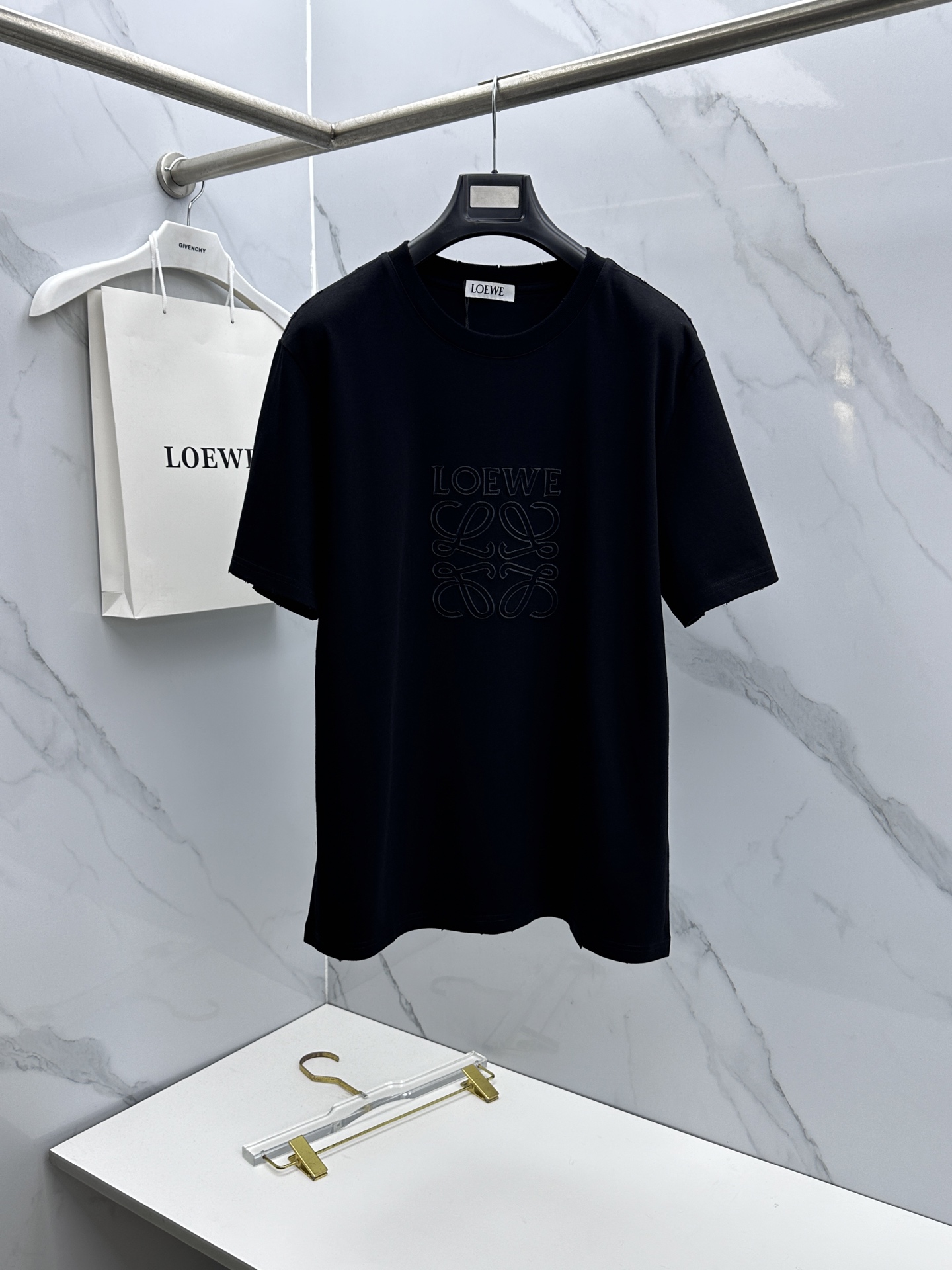 🆕LOEWE罗意威 2026春夏新款短袖 官网同款T恤，双纱纯棉面料 多元化搭配 迎合眼下时尚前沿的创新