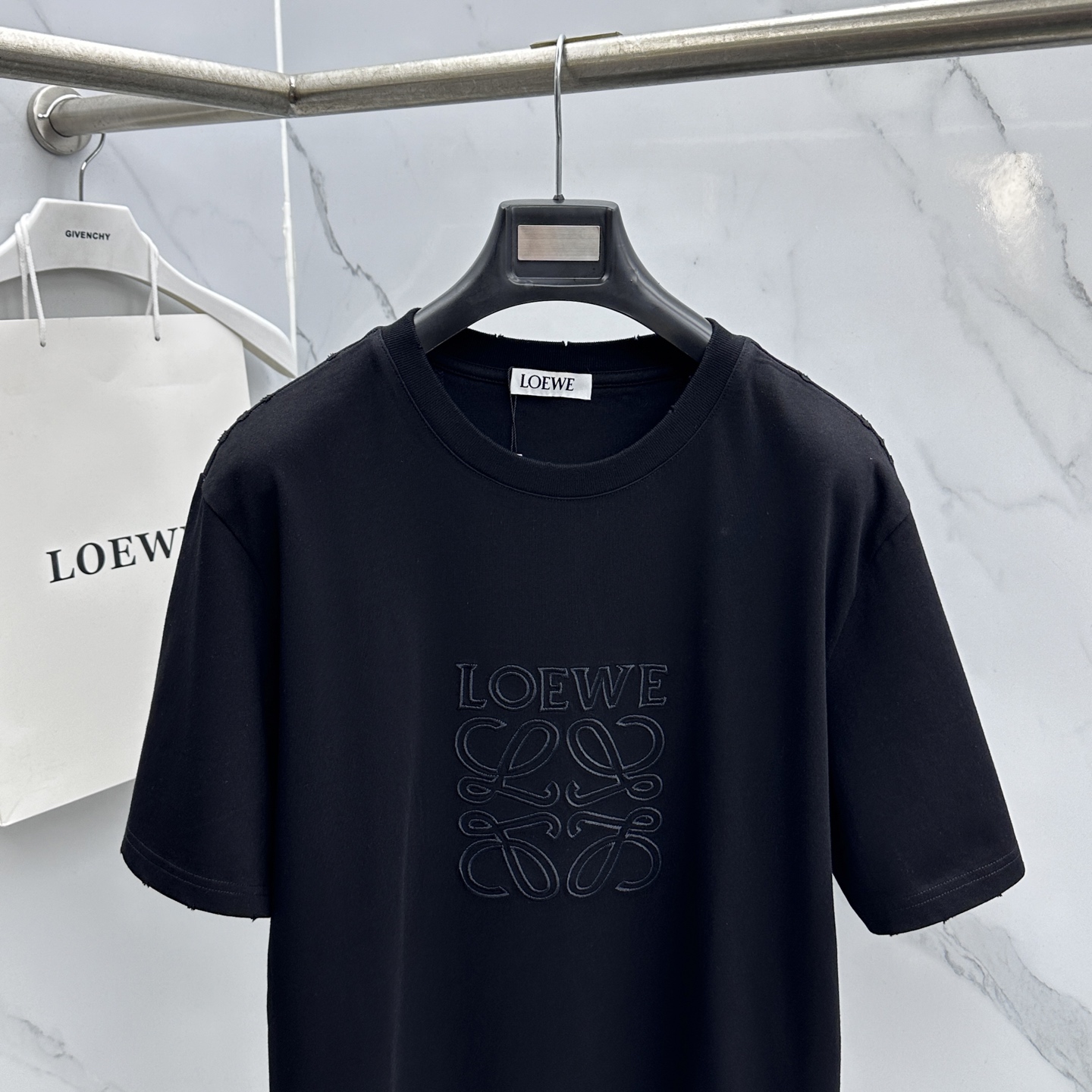 🆕LOEWE罗意威 2026春夏新款短袖 官网同款T恤，双纱纯棉面料 多元化搭配 迎合眼下时尚前沿的创新